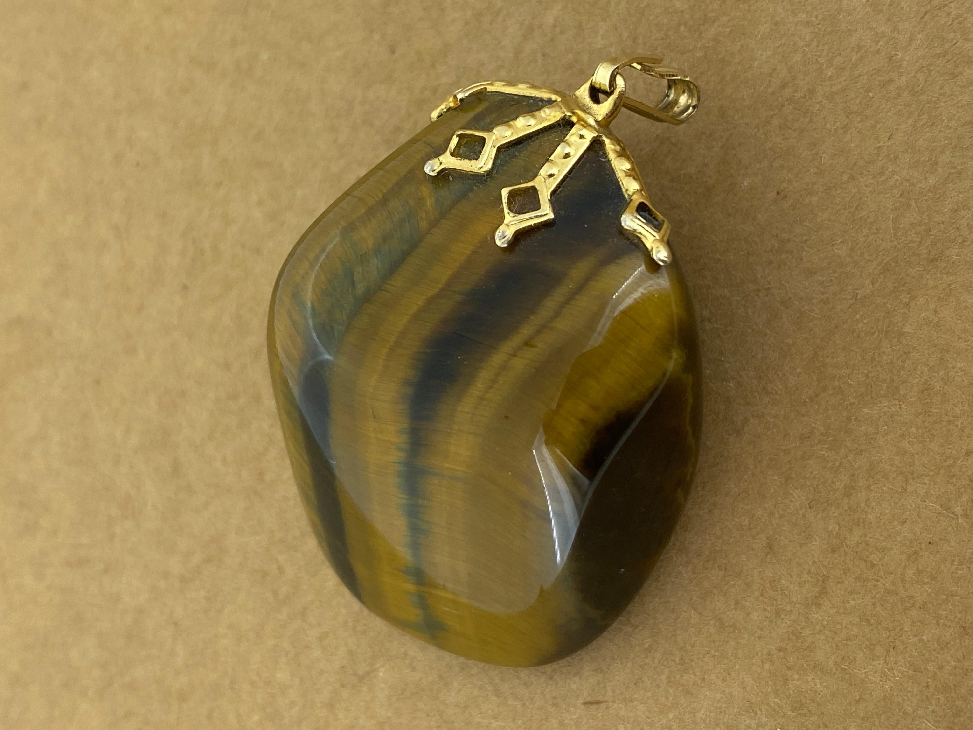 Women's or Men's Natural Banded Tiger's Eye 9K Yellow Gold Vintage Pendant - 45mm x 27mm For Sale
