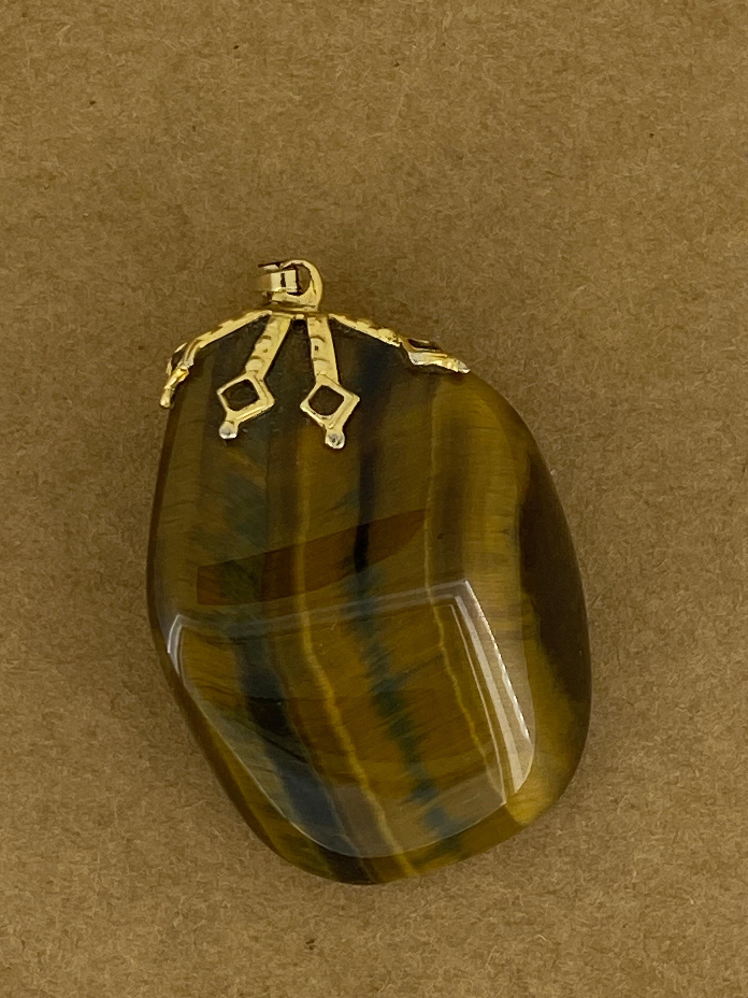 Natural Banded Tiger's Eye 9K Yellow Gold Vintage Pendant - 45mm x 27mm For Sale 1