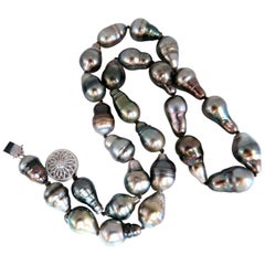Natural Baroque Tahitian Pearls Necklace 14 Karat Clasp