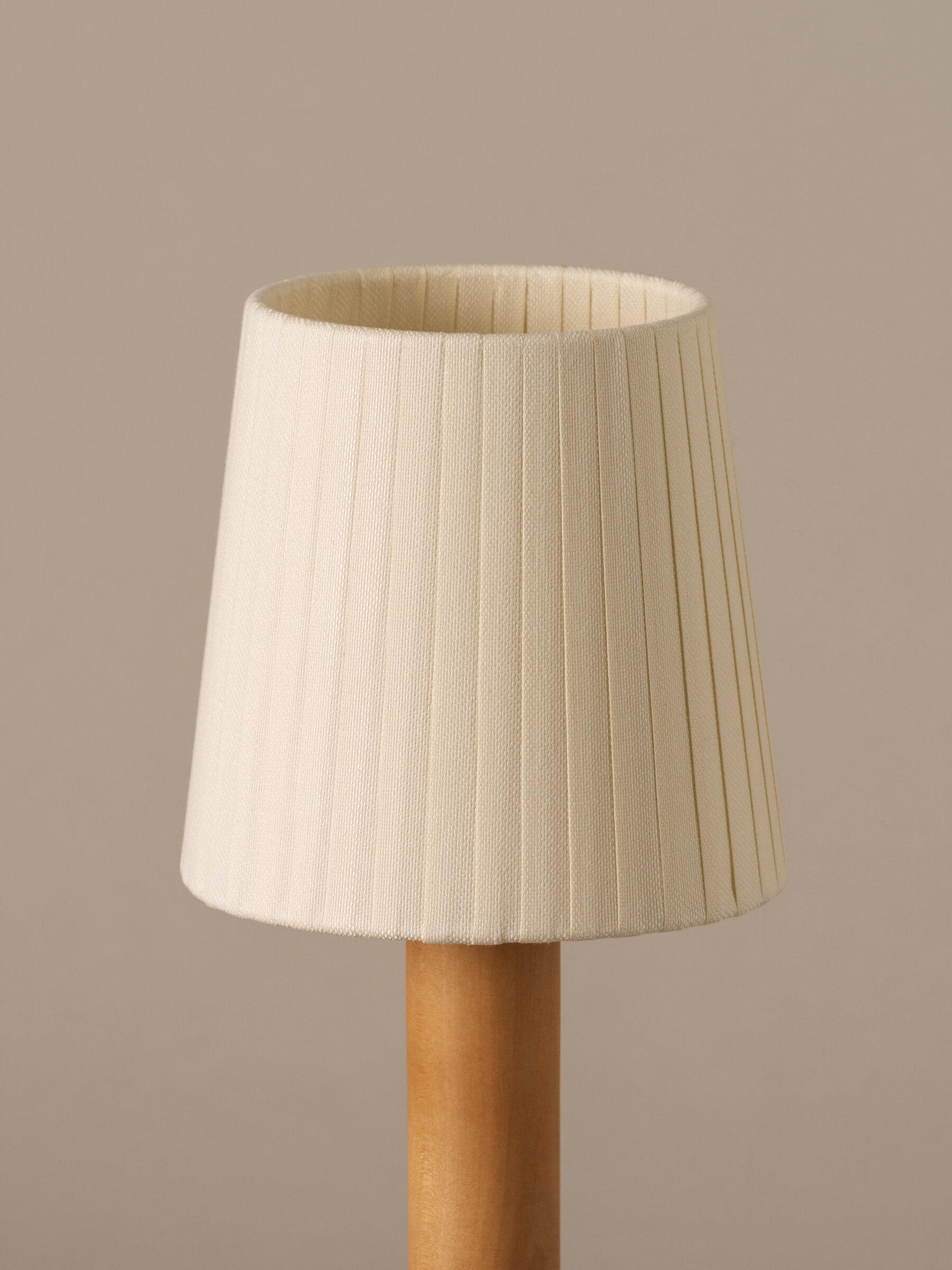 Modern Natural Básica Mínima Batería Table Lamp by Santiago Roqueta, Santa & Cole For Sale