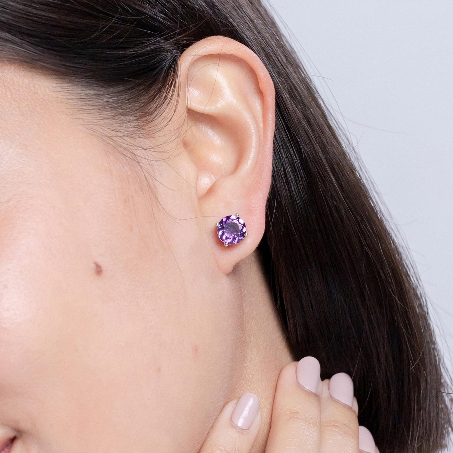 Natural Basket-Set Round 2.3ct Amethyst Studs in Platinum In New Condition For Sale In Los Angeles, CA