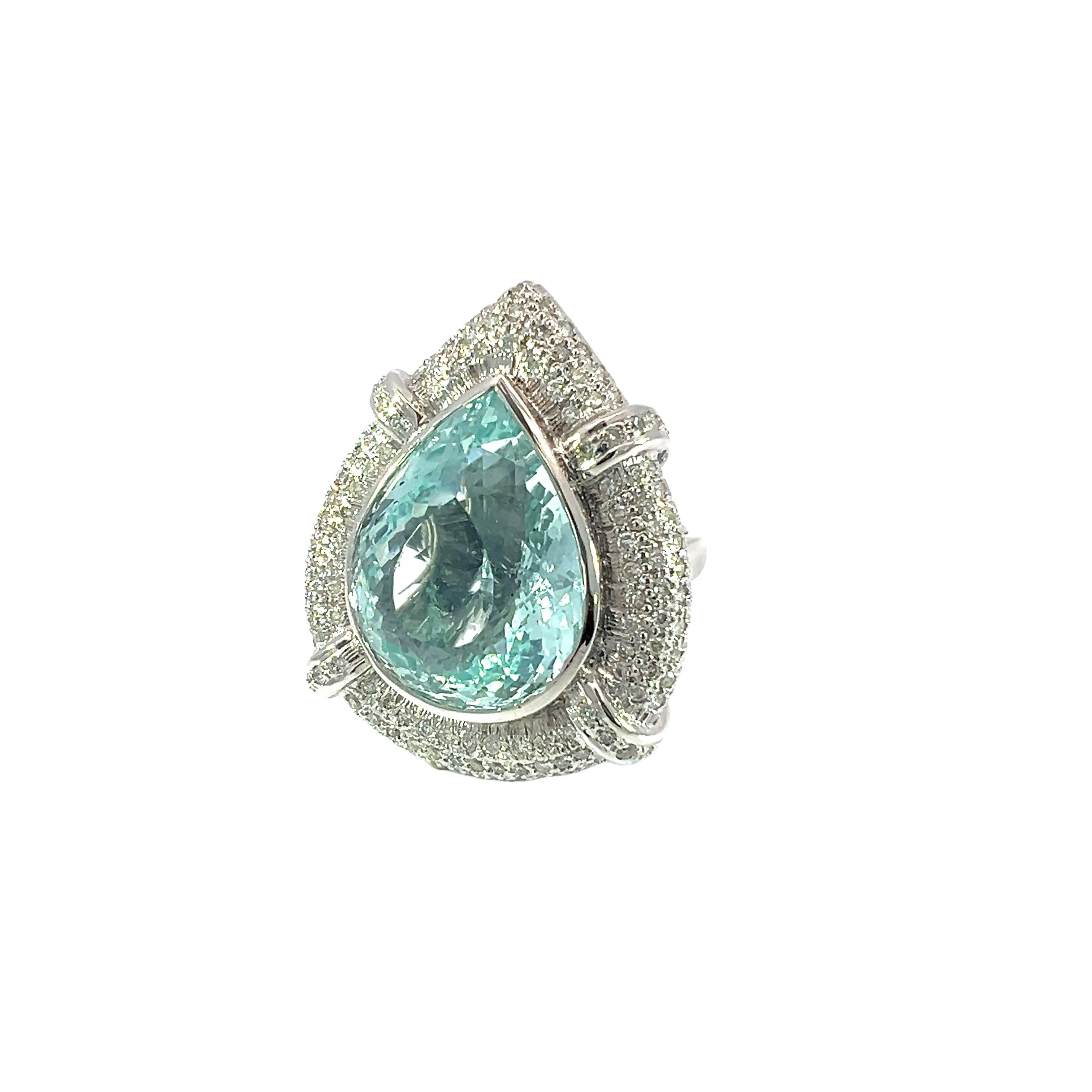 Natural beautiful Aquamarine and diamond ring with 14Kt gold In New Condition For Sale In New York, NY