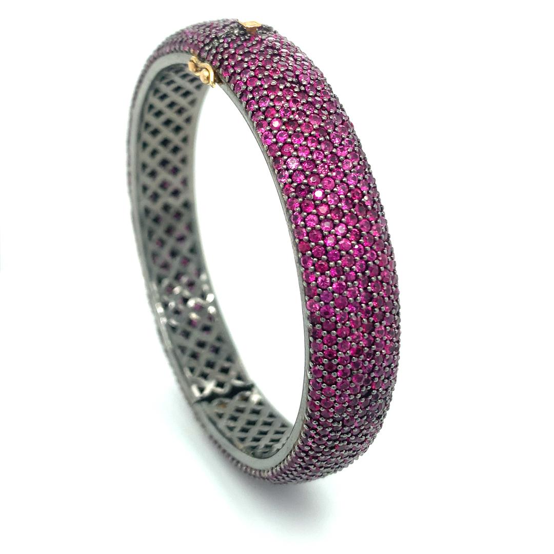 Round Cut Natural beautiful ruby bangle in silver For Sale