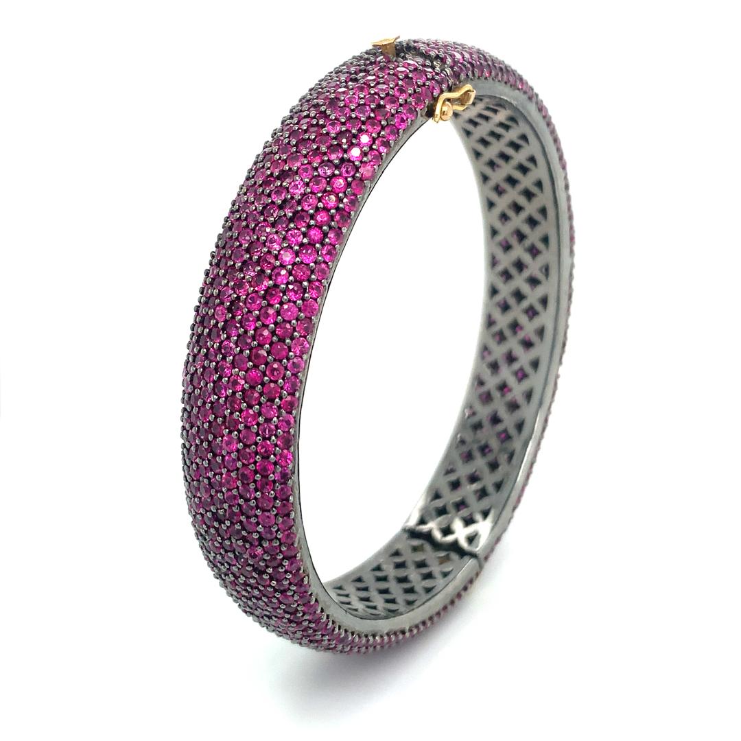Natural beautiful ruby bangle in silver For Sale 1