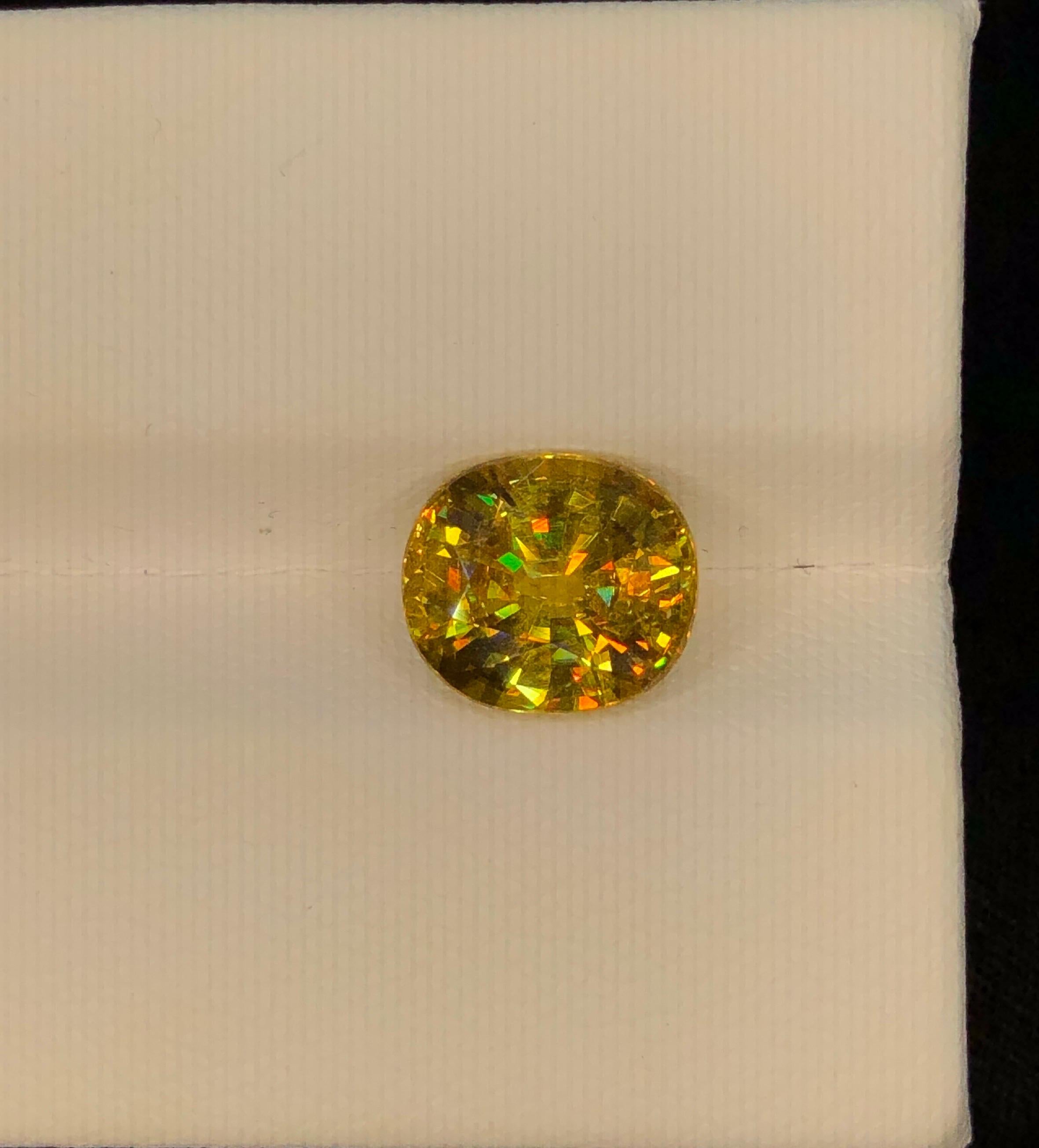 Taglio ovale Nature Beautiful Sphene 2,45 ct Multi Fire Oval in vendita