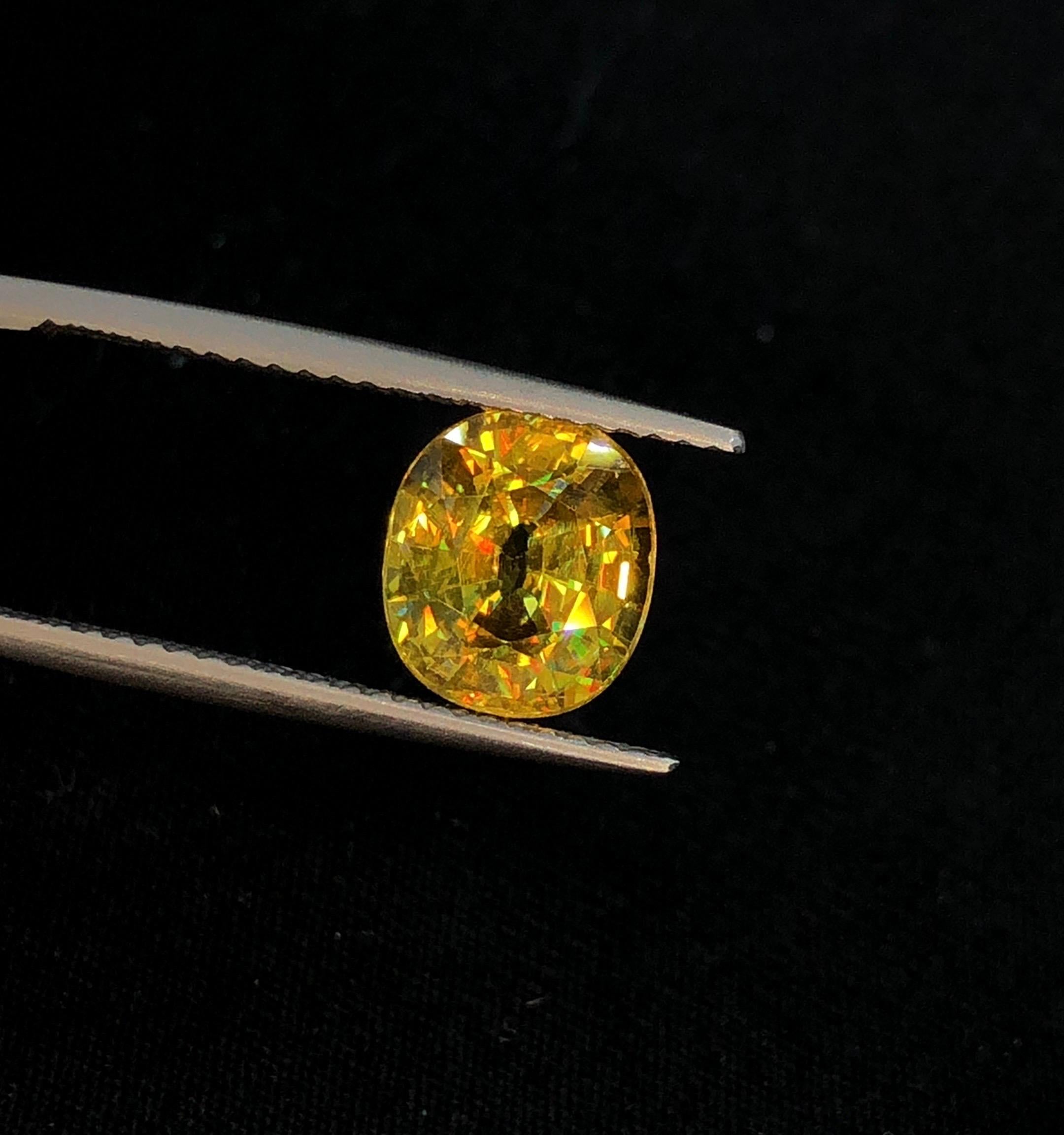 Nature Beautiful Sphene 2,45 ct Multi Fire Oval In condizioni Nuovo in vendita a Bangkok, TH
