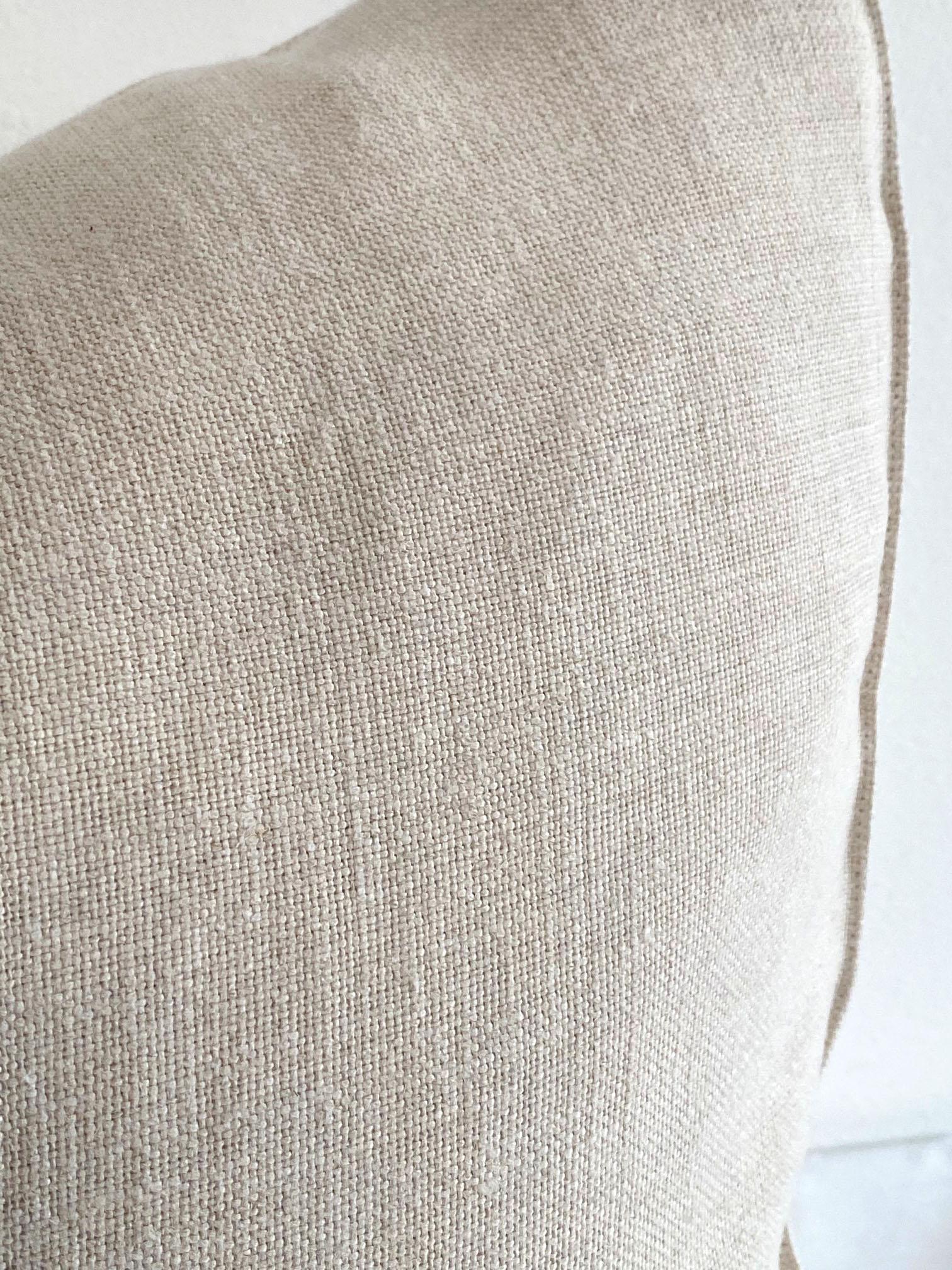 100% pure natural linen accent pillow cover
Size: 20 x 20
Insert not included
Envelope style closure.
 