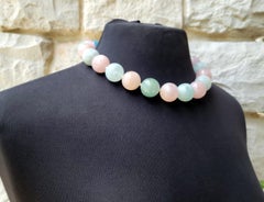 Halskette aus Beryll-Aquamarin und Morganit mit rosa Muschel und braunem Lippenverschluss