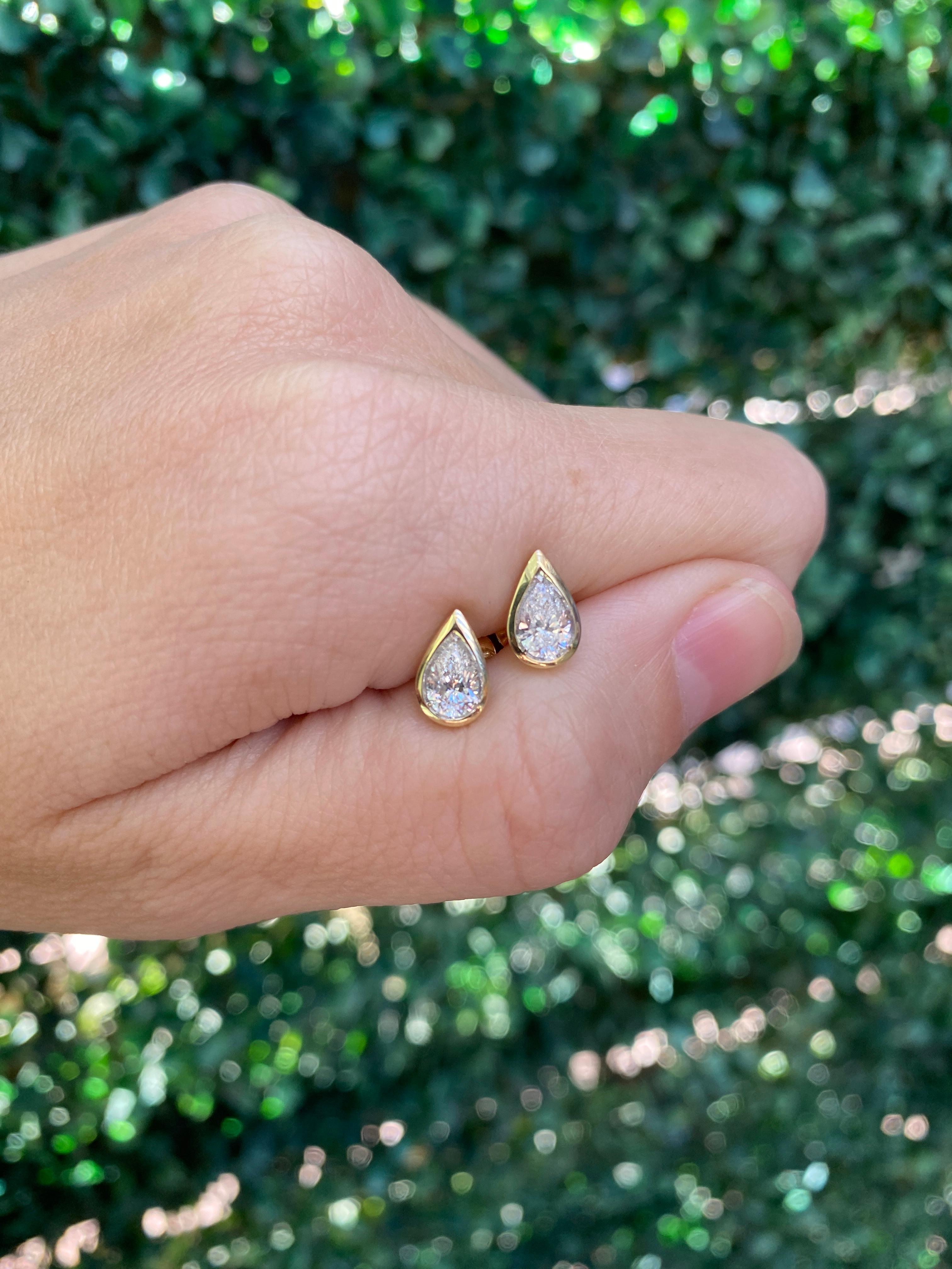 Boucles d'oreilles en diamant naturel en forme de poire avec chaton en vente 6