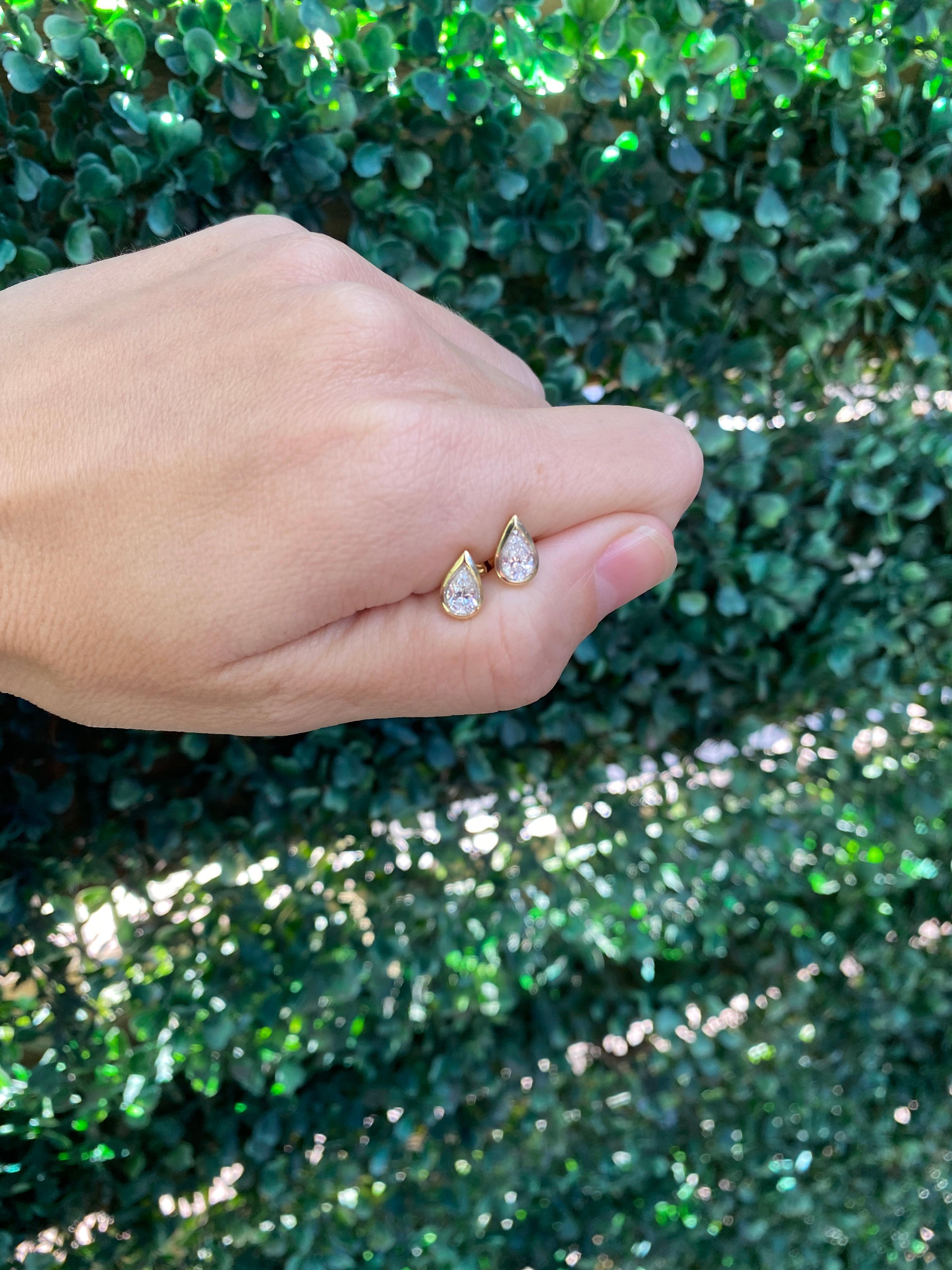 Boucles d'oreilles en diamant naturel en forme de poire avec chaton en vente 9