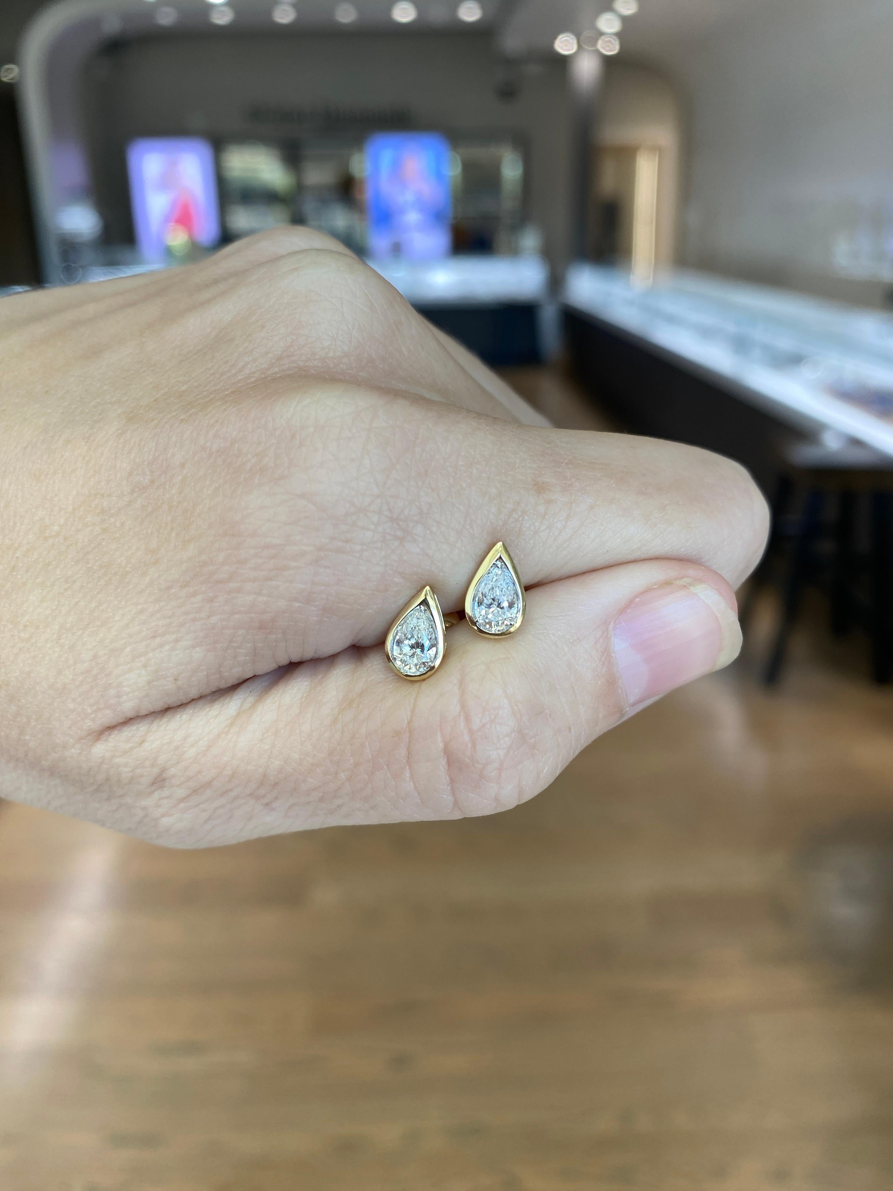 Taille poire Boucles d'oreilles en diamant naturel en forme de poire avec chaton en vente