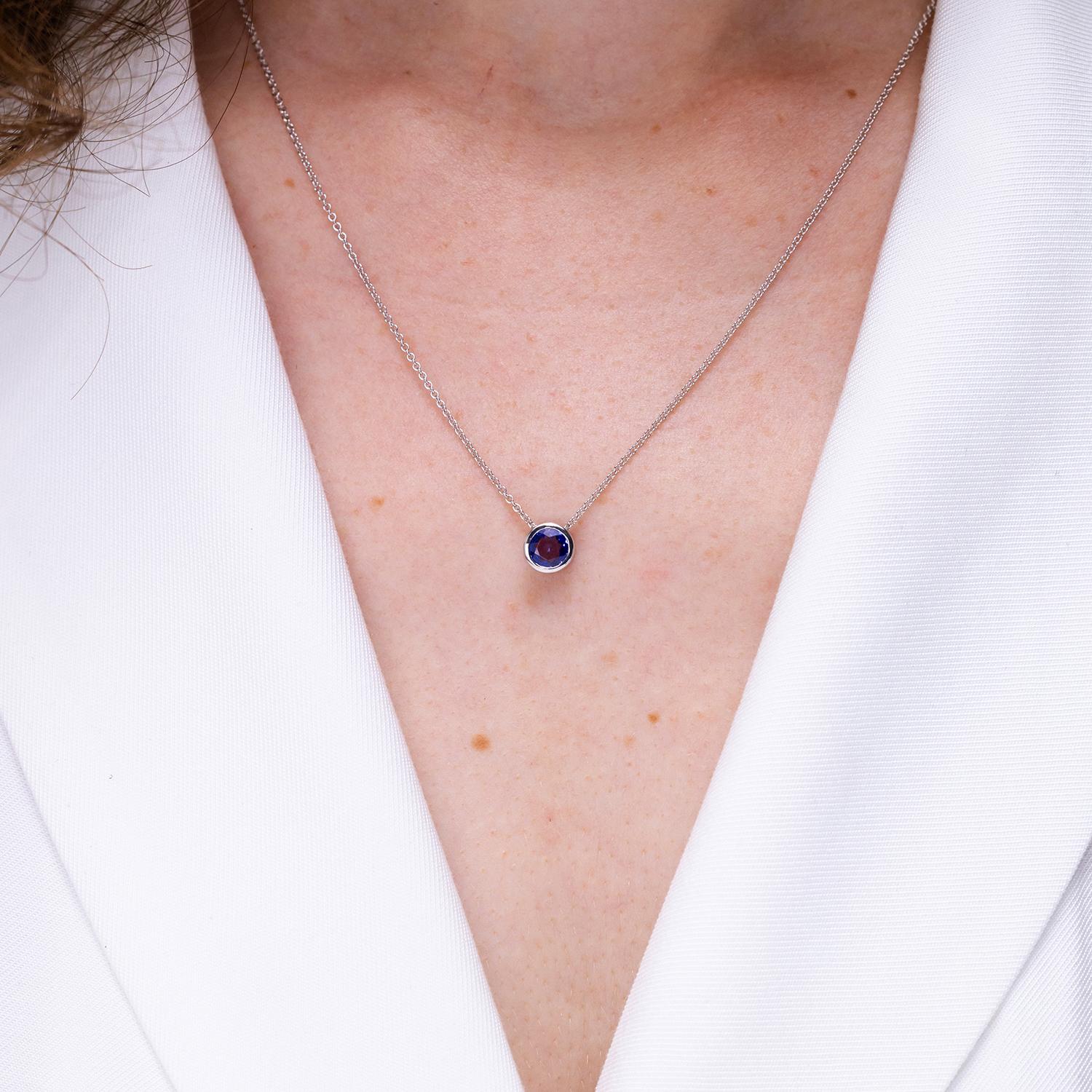 Pendentif solitaire rond en or jaune 14 carats serti d'une tanzanite naturelle de 1,45 carat Neuf - En vente à Los Angeles, CA
