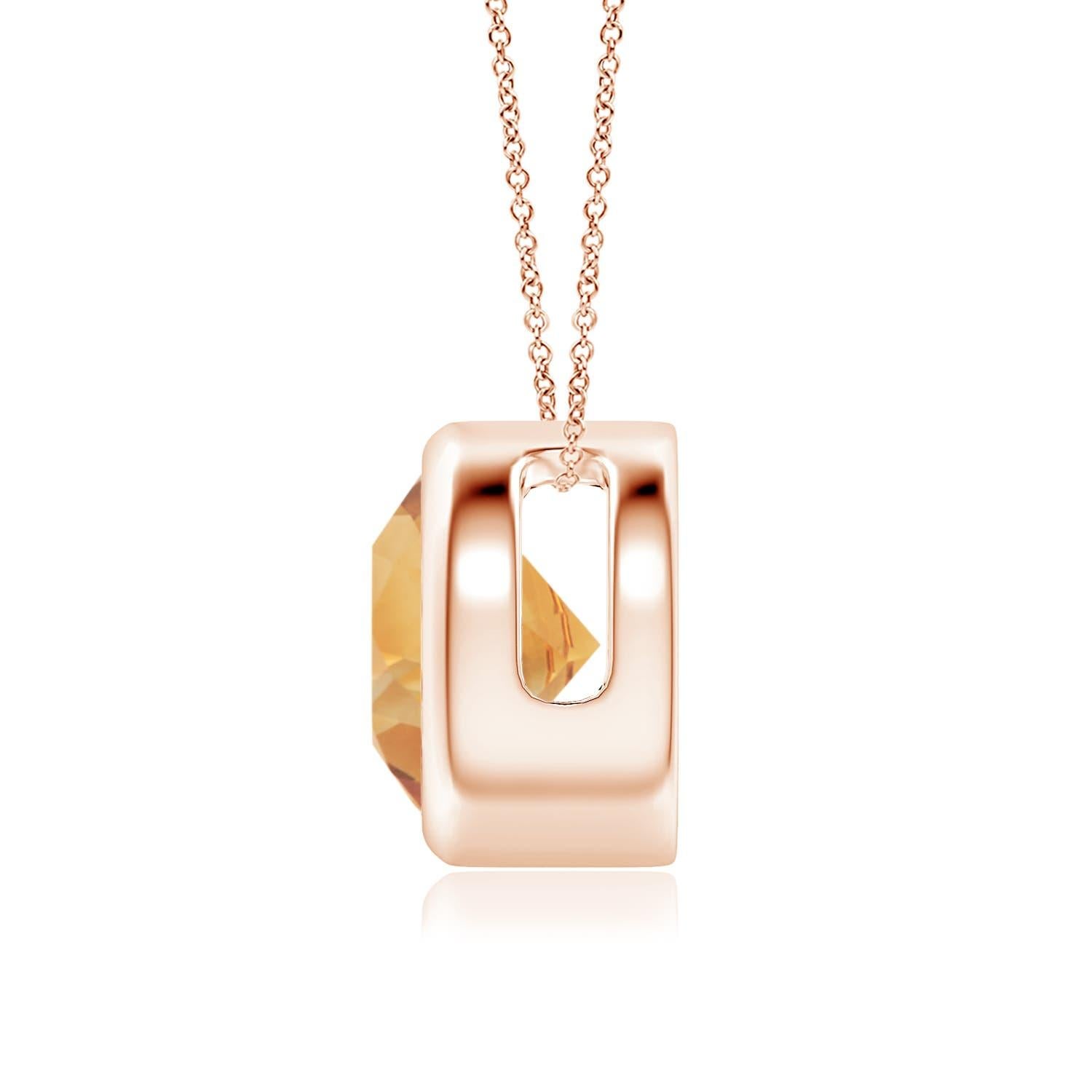 La citrine ronde de couleur jaune miel semble flotter sur la chaîne. Il est fixé dans une monture en or rose 14k. Ce pendentif en citrine, à la fois simple et séduisant, est conçu pour faire une déclaration élégante. Disponible en différents poids