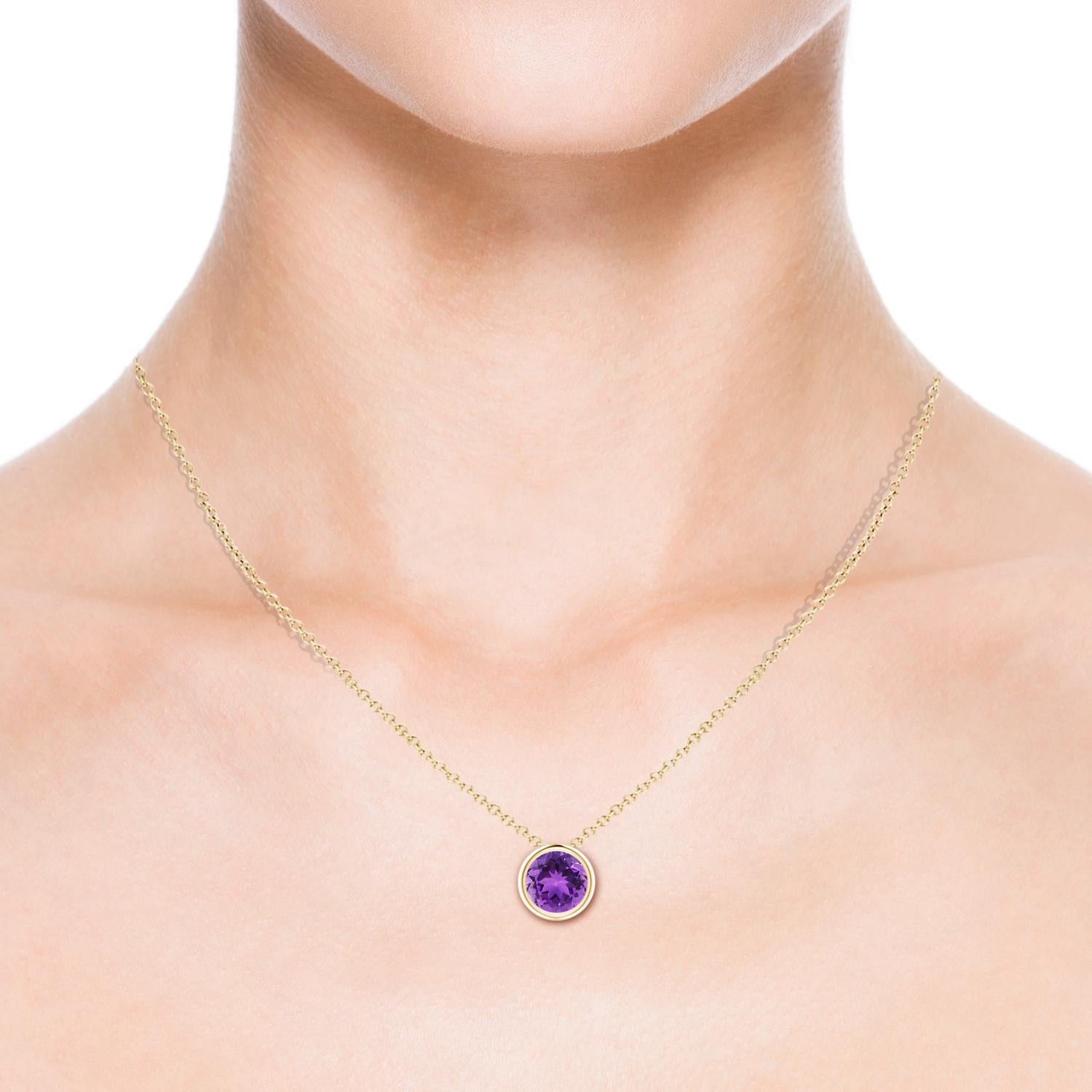 Modern Natural Bezel-Set Round 1.7ct Amethyst Solitaire Pendant in 14K Yellow Gold For Sale