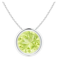 Pendentif solitaire en or blanc 14 carats serti d'un péridot rond de 2 carats, de couleur naturelle