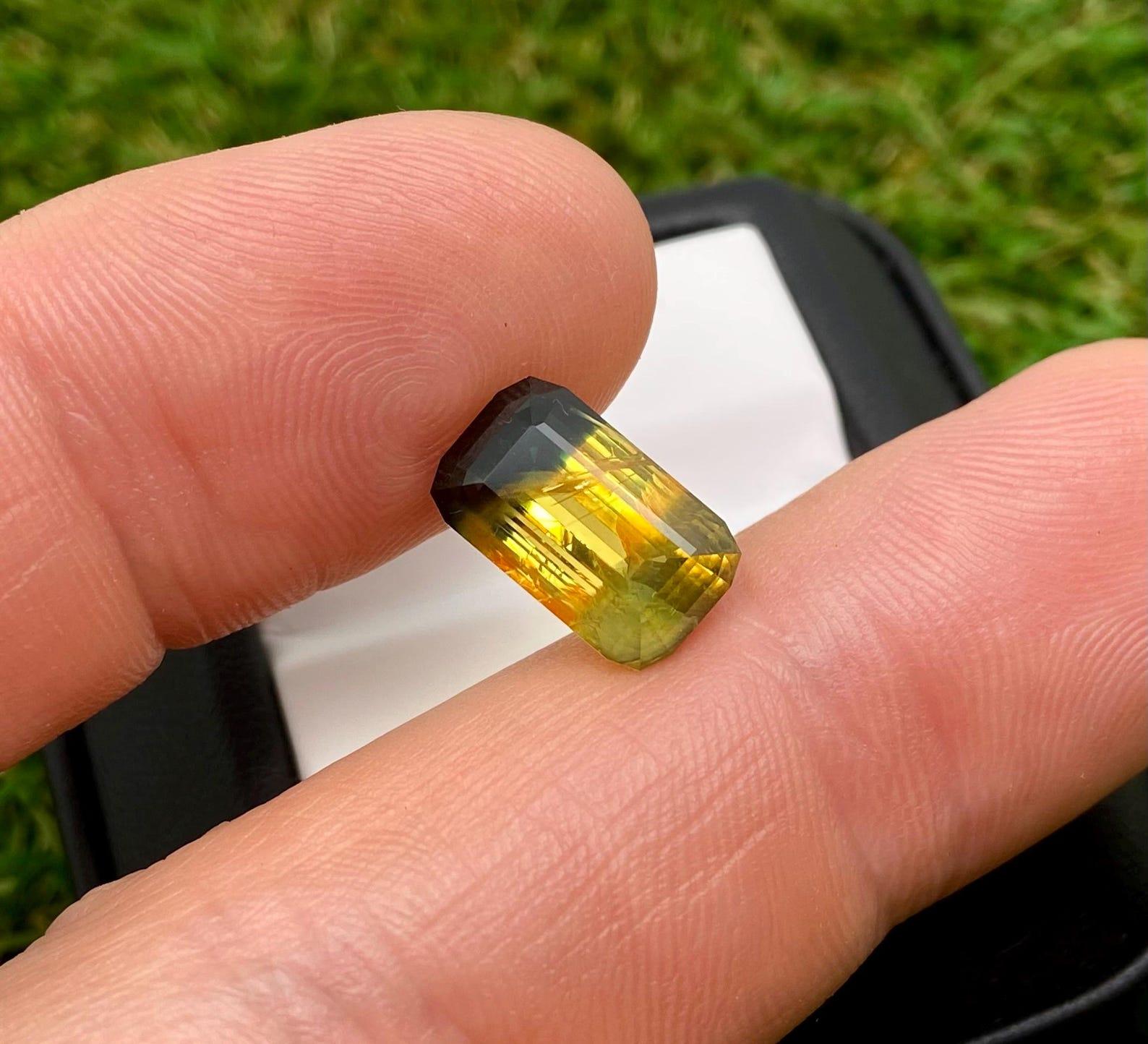 Natural Bi-color Sapphire 9.43Ct Yellow-Blue loose gemstone, Nigeria, certified! For Sale 5