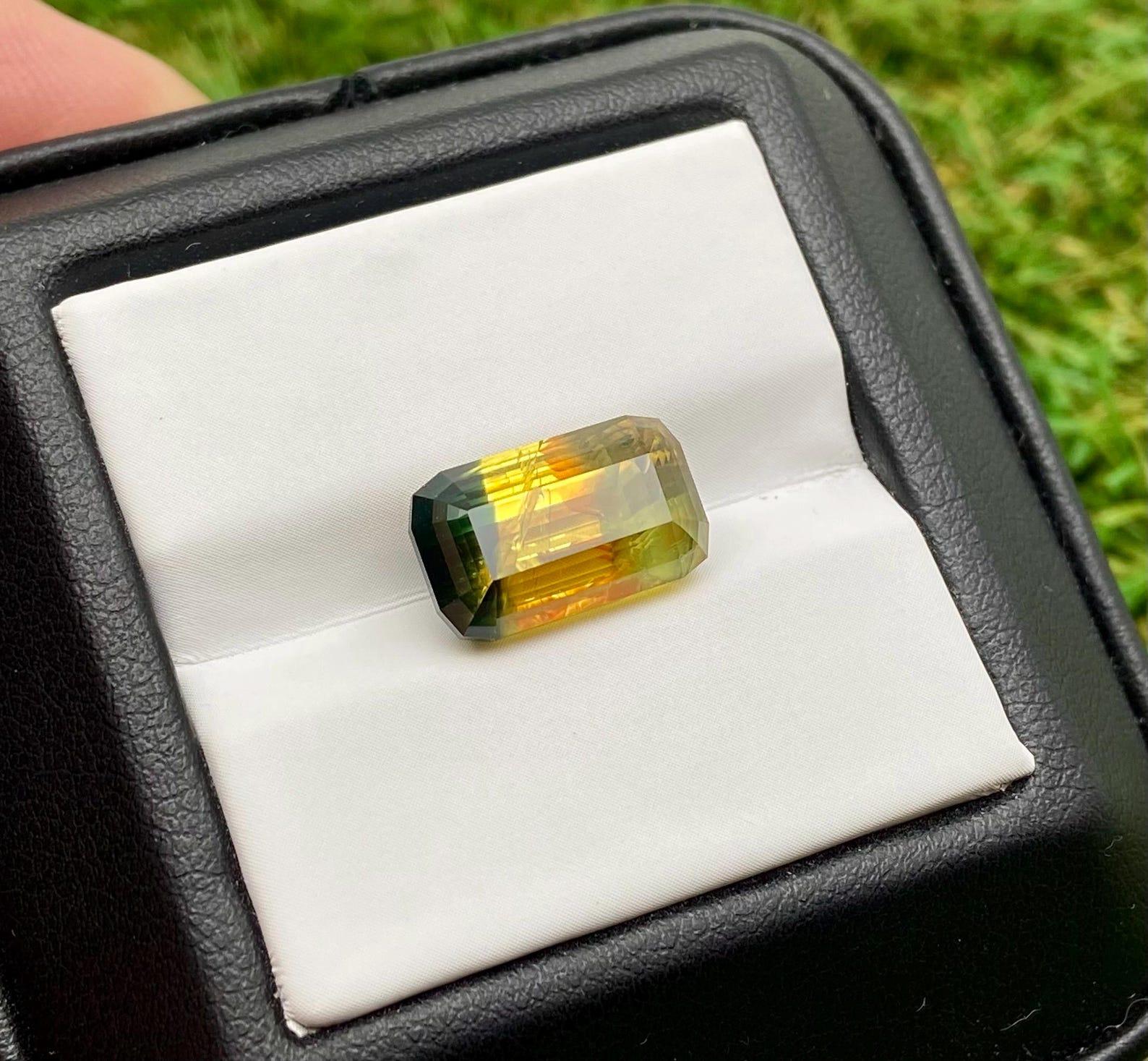 Natural Bi-color Sapphire 9.43Ct Yellow-Blue loose gemstone, Nigeria, certified! For Sale 1
