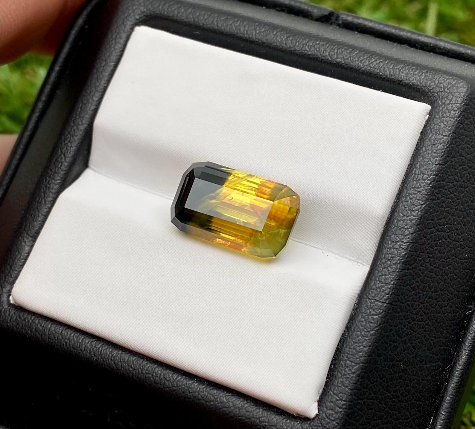 Natural Bi-color Sapphire 9.43Ct Yellow-Blue loose gemstone, Nigeria, certified! For Sale 3