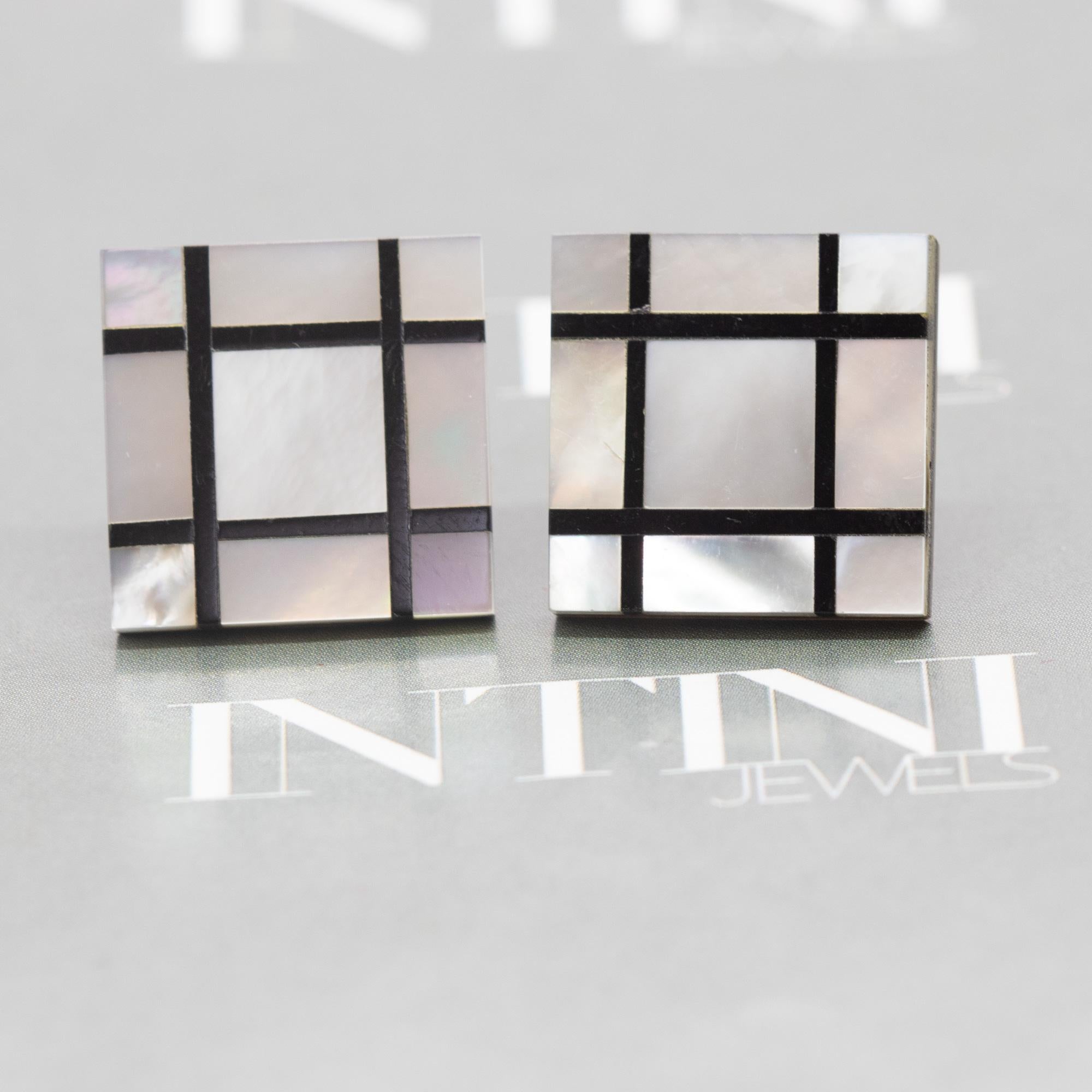 Clous d'oreilles carrés géométriques en or 14 carats avec agate noire naturelle et nacre Neuf - En vente à Milano, IT