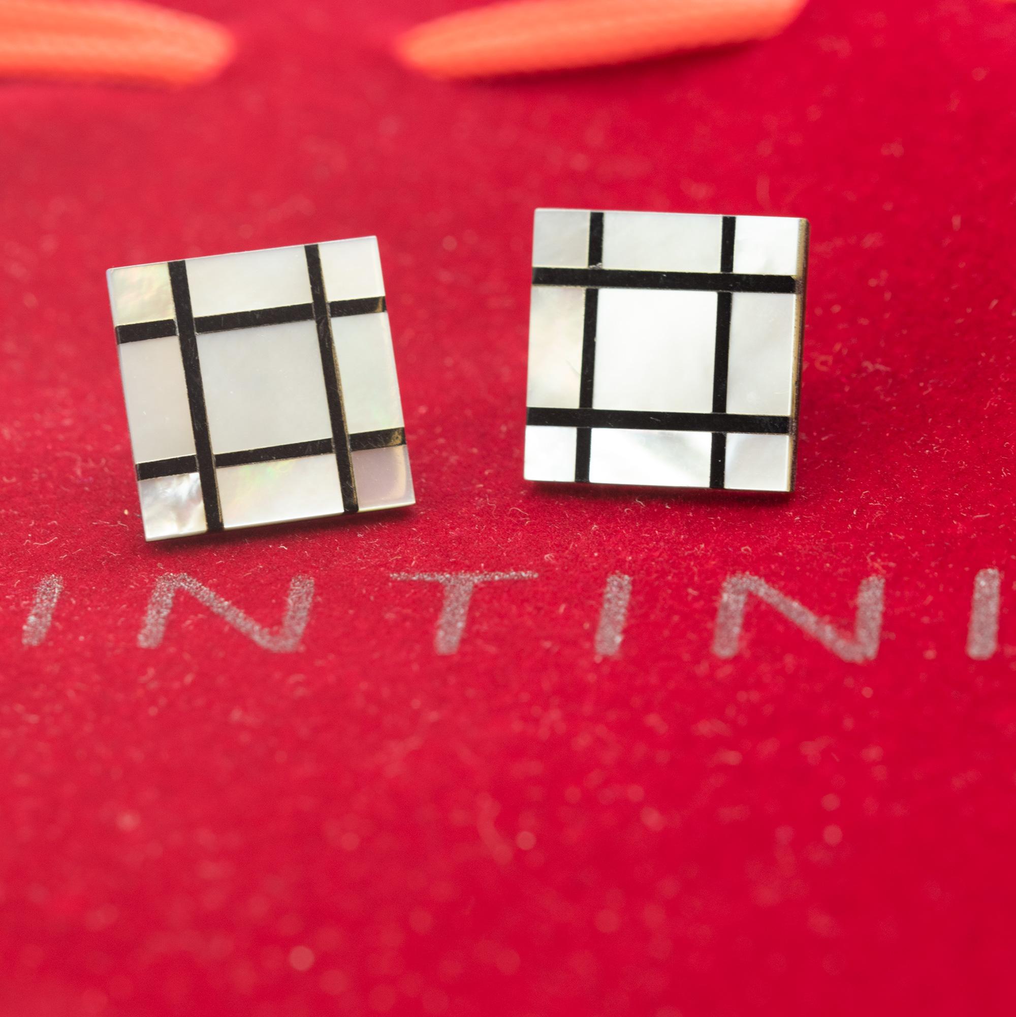 Clous d'oreilles carrés géométriques en or 14 carats avec agate noire naturelle et nacre Unisexe en vente