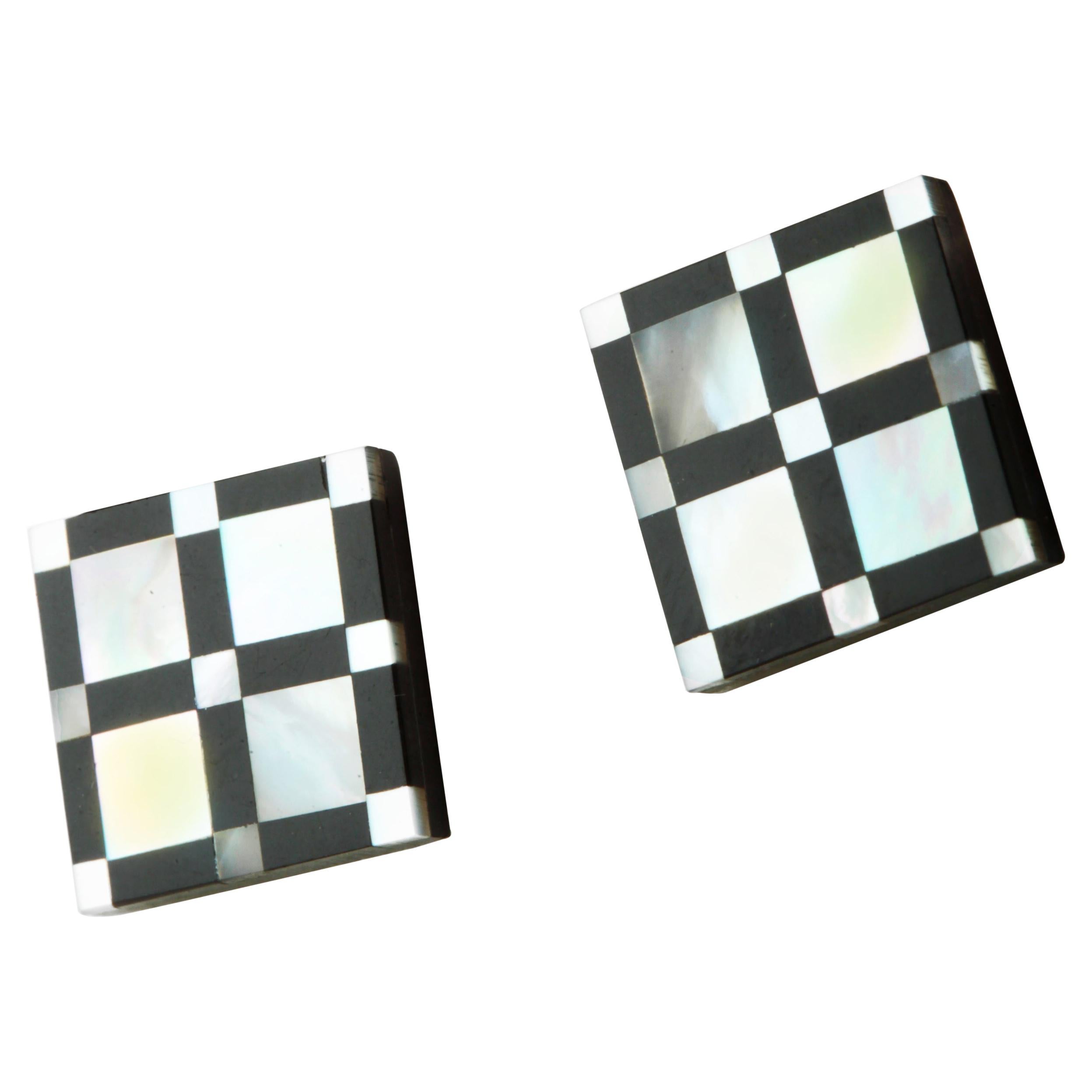 Orecchini geometrici quadrati in agata nera naturale e madreperla in oro 18 carati