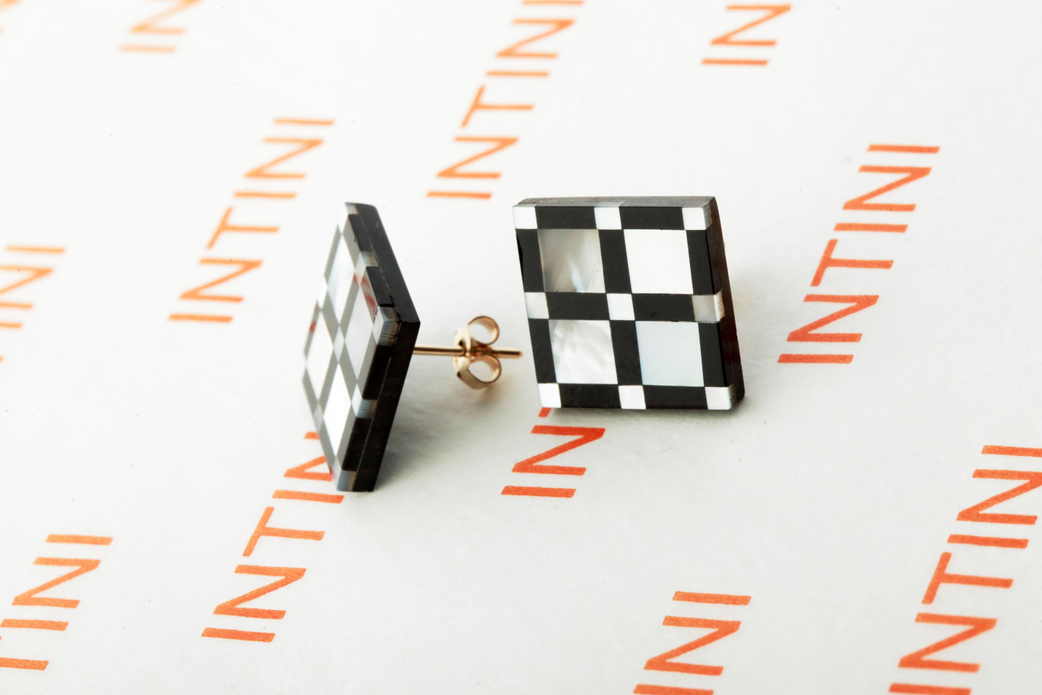 Astonishing and gorgeous agate and mother of pearl stud earrings. Carved colored squares which evokes the italian handmade jewelry work. Geometric and square earrings.

A protection stone, Mother of Pearl brings the gentle healing power of the sea.