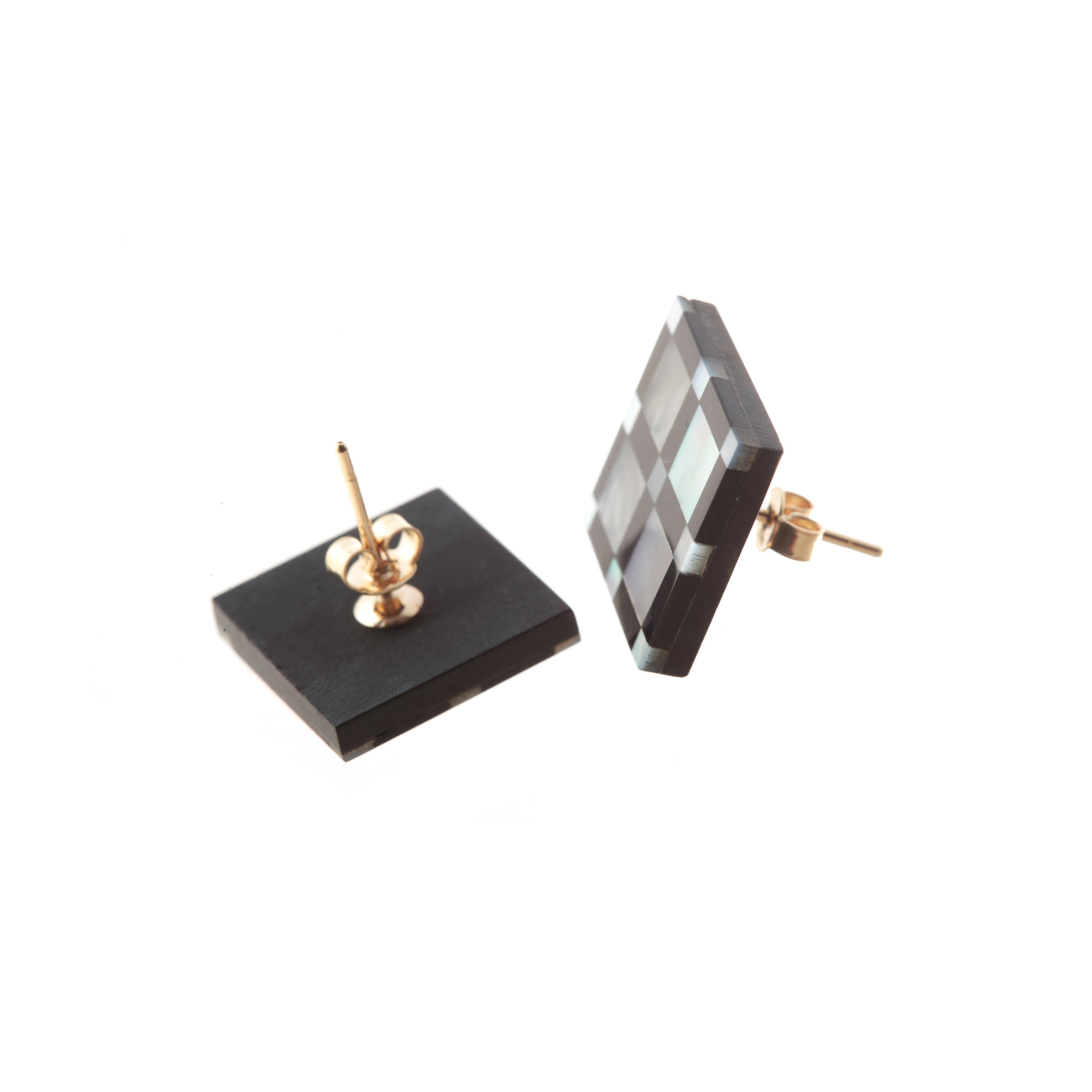 Natural Black Agate Mother of Pearl Gold Plate Stud Square Geometric Earrings In New Condition For Sale In Milano, IT