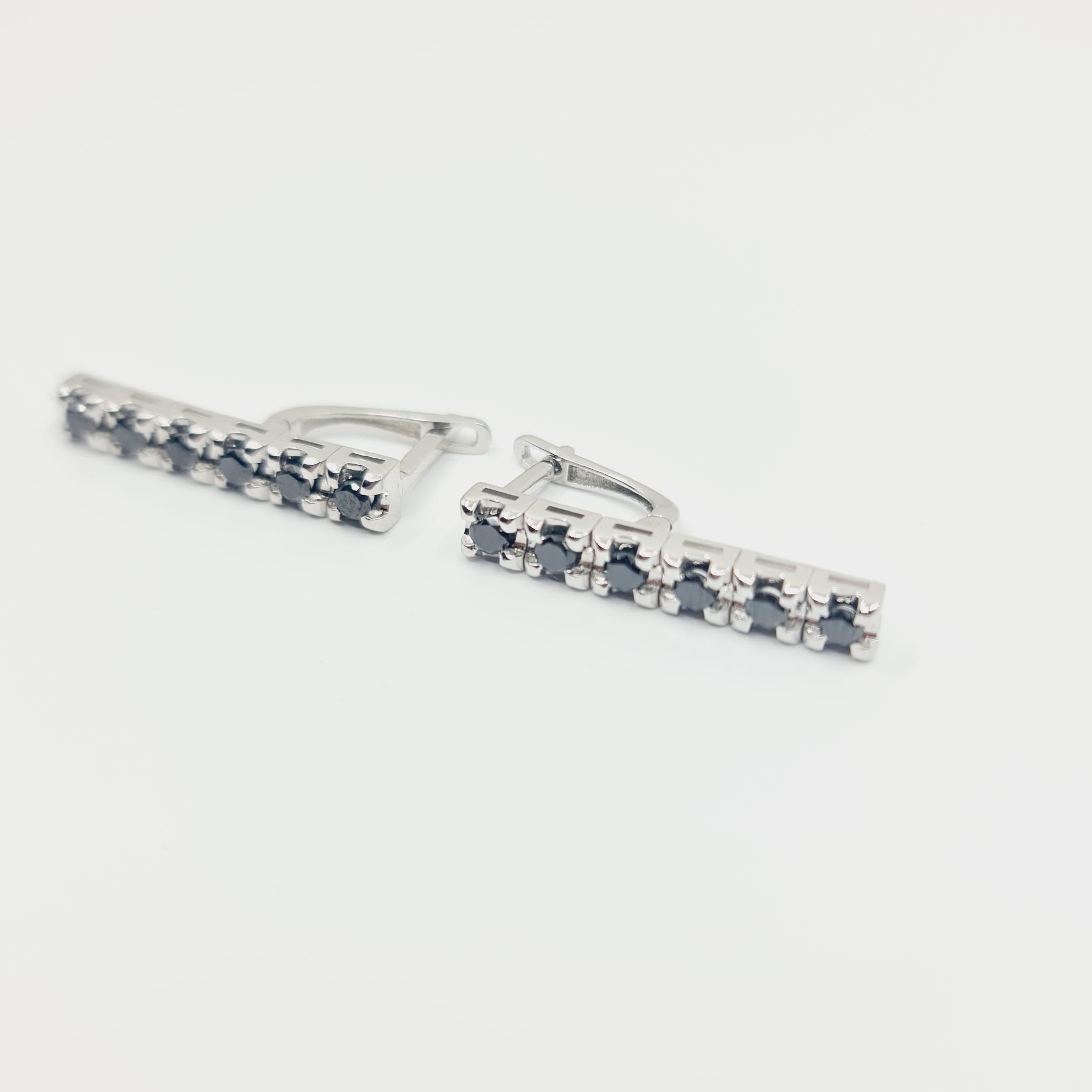 Modern Natural Black Diamond Earrings 0.84 Ct 18k White Gold For Sale