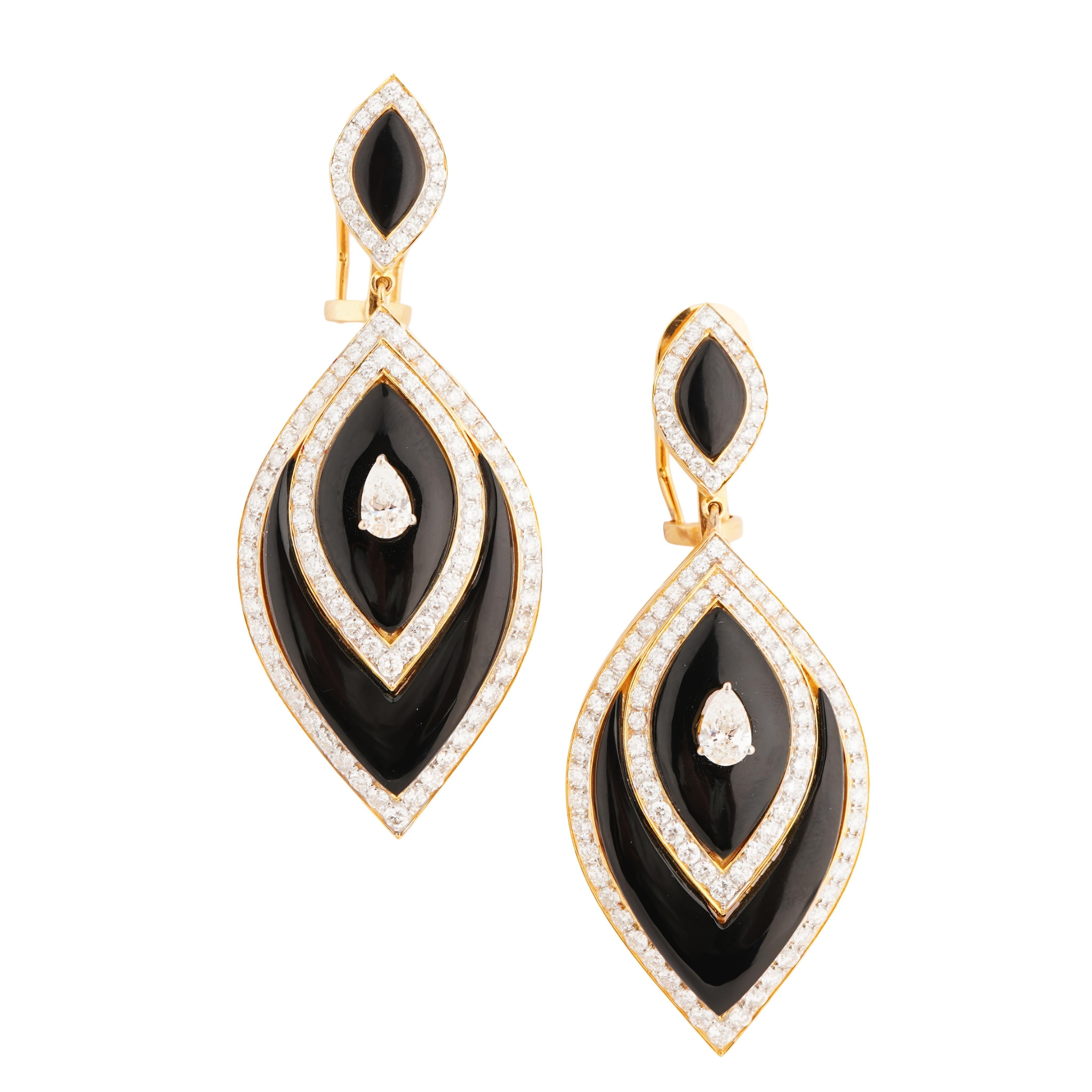 Pendiente de oro de 18 quilates con diamante de fantasía natural negro onex en Nuevo estado para la venta en jaipur, IN
