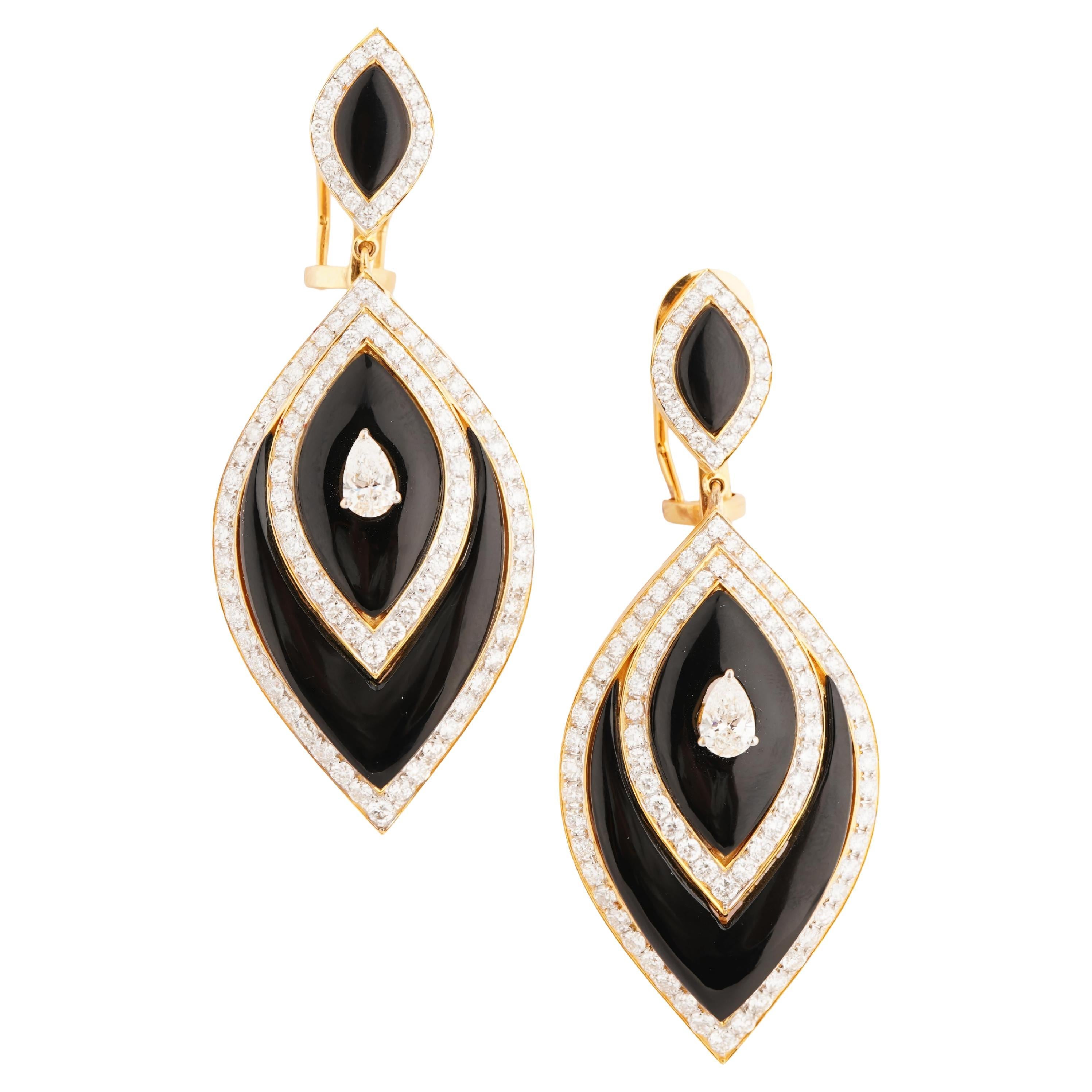 Pendiente de oro de 18 quilates con diamante de fantasía natural negro onex