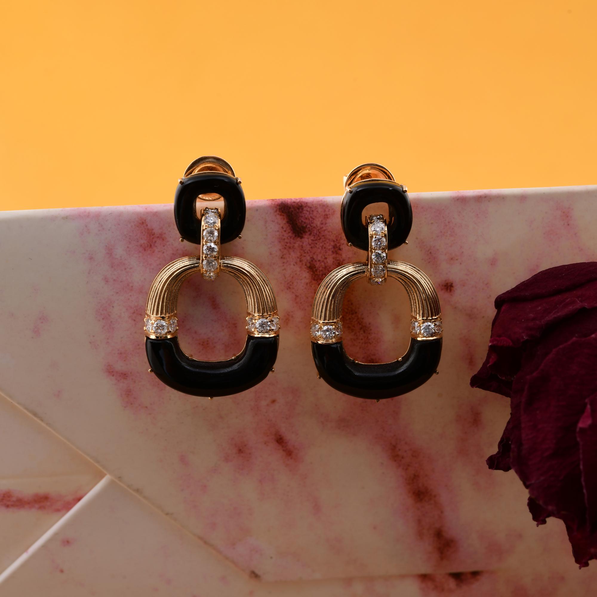 Orecchini pendenti in oro giallo 18 carati con gemma di onice nera naturale SI/HI e diamante In condizioni Nuovo in vendita a Diera, Dubai