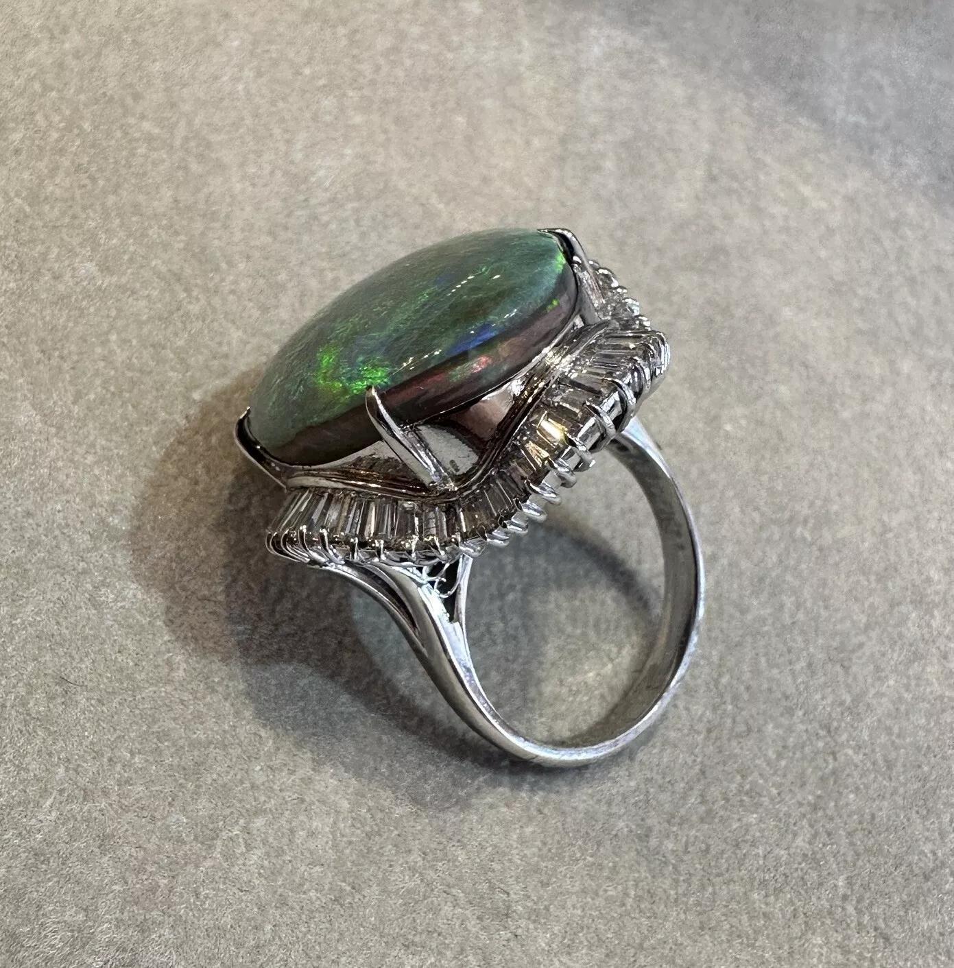 Natural Black Opal 15.60 carats and Diamond Cocktail Ring in Platinum For Sale 1