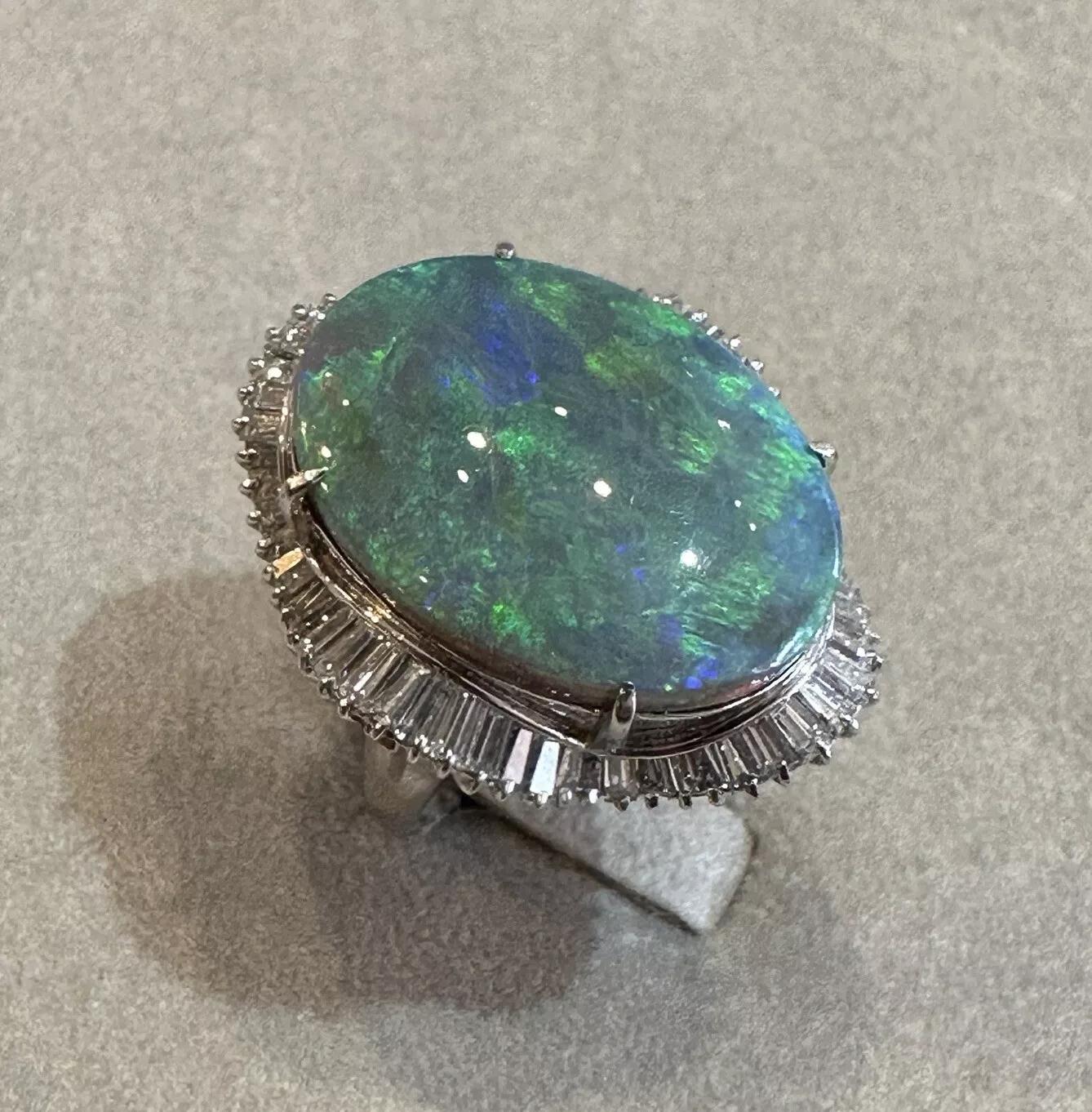 Natural Black Opal 15.60 carats and Diamond Cocktail Ring in Platinum For Sale 3