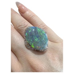 Anillo Cóctel de Ópalo Negro Natural de 15,60 quilates y Diamantes en Platino
