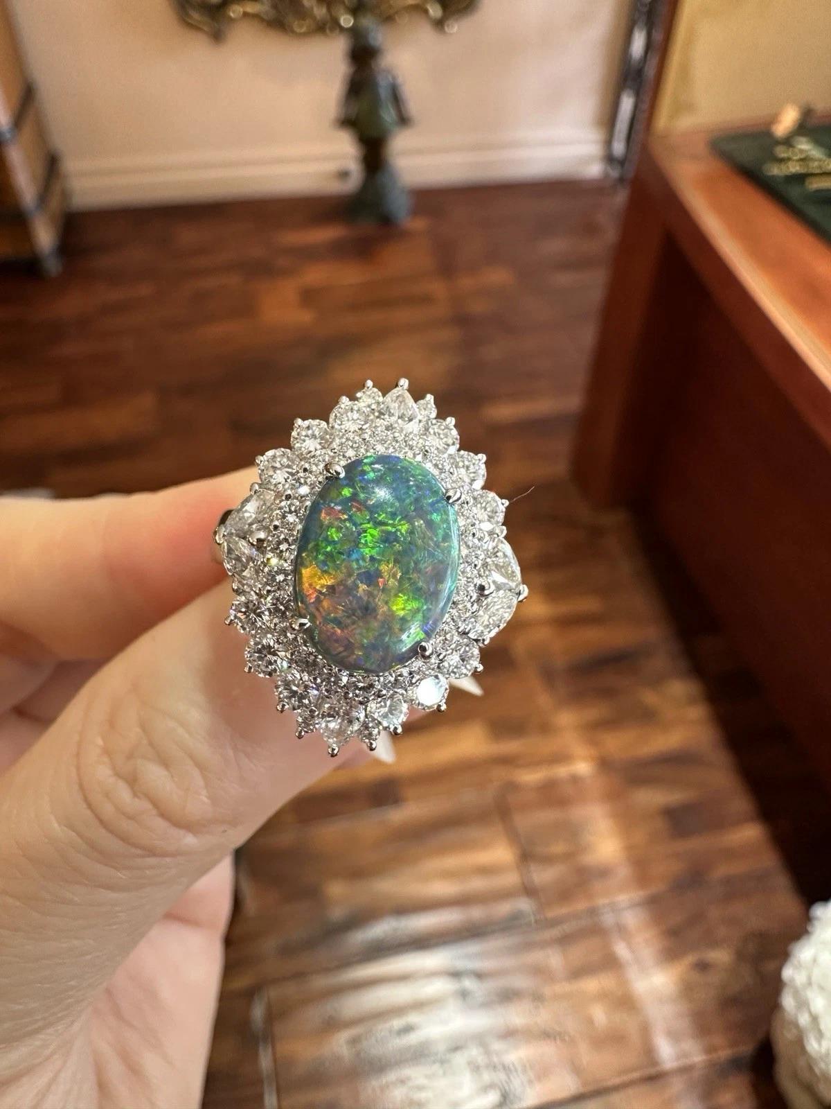 Natürlicher Schwarzer Opal 2,53 ct und Diamant-Cocktailring aus Platin (Cabochon) im Angebot