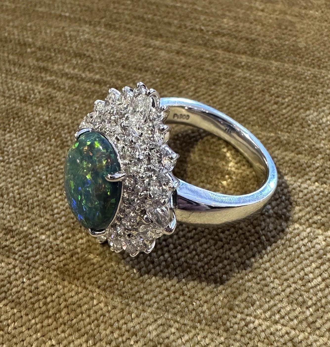Natürlicher Schwarzer Opal 2,53 ct und Diamant-Cocktailring aus Platin im Zustand „Hervorragend“ im Angebot in La Jolla, CA
