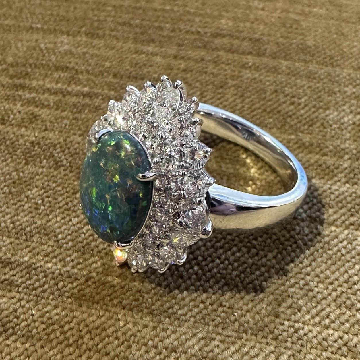 Natürlicher Schwarzer Opal 2,53 ct und Diamant-Cocktailring aus Platin im Angebot 3