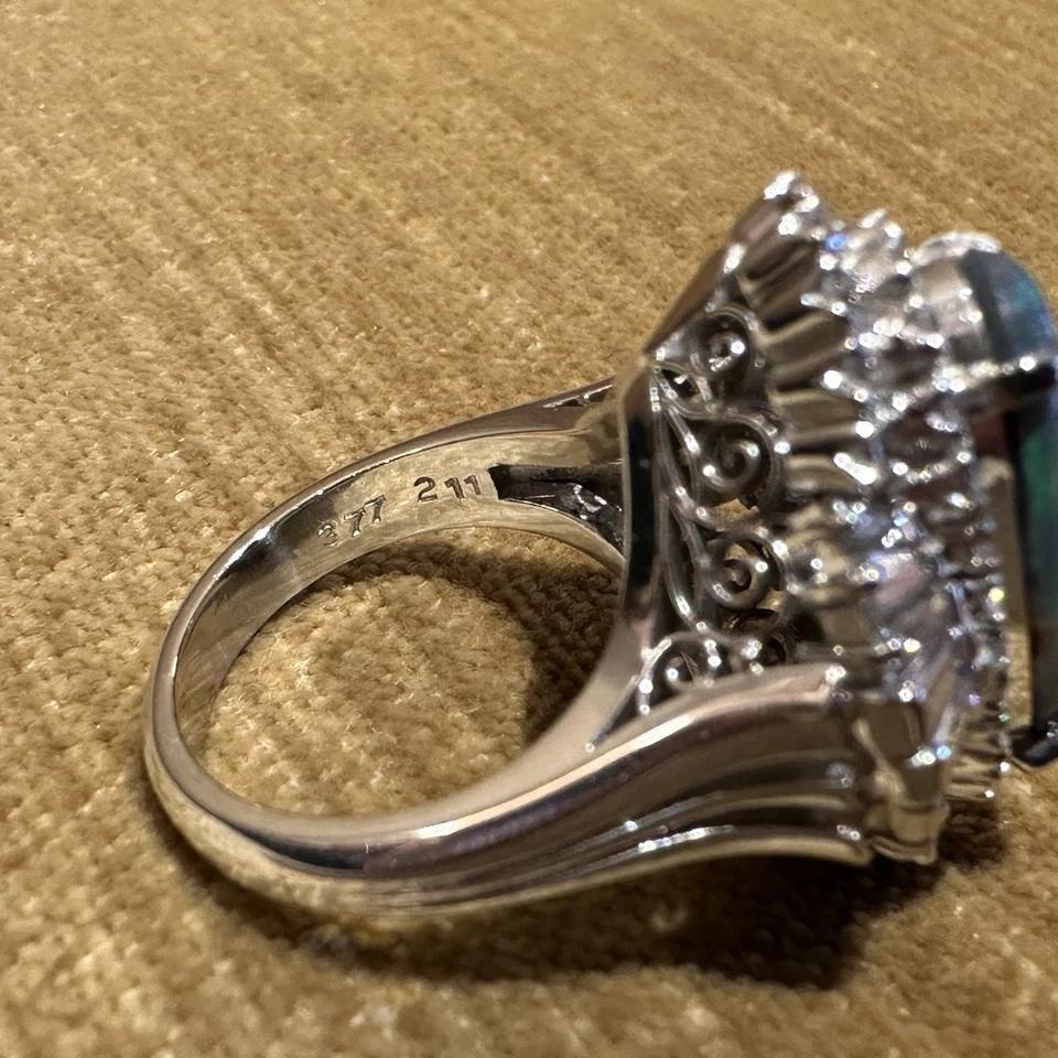 Bague cocktail en platine, opale noire naturelle 3.77 carats et diamants en vente 3