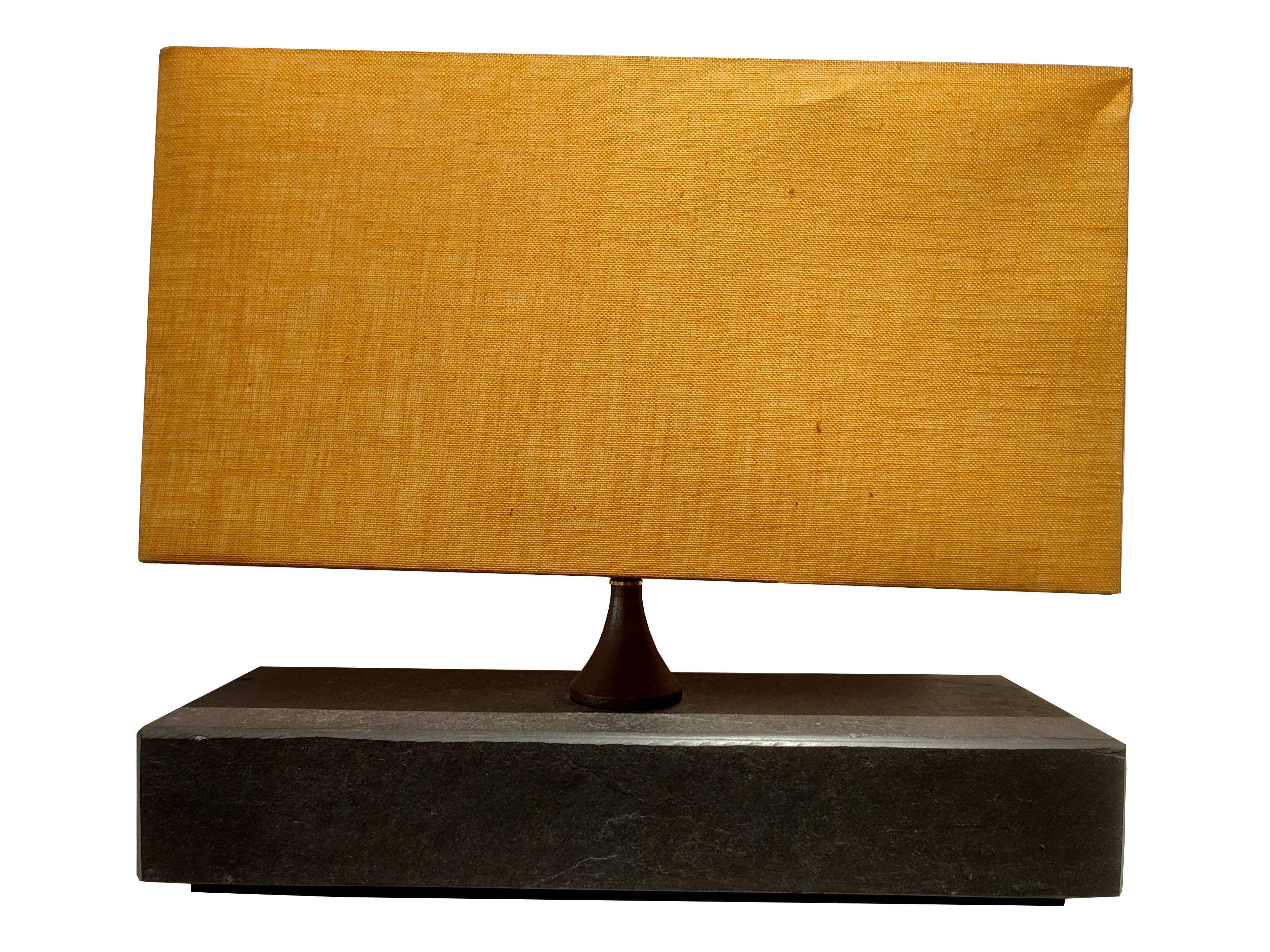 Fait main Natural Black Slate Natural Stone Lamp Modern Contemporary Design Made in Spain (Lampe en pierre naturelle en ardoise noire) en vente