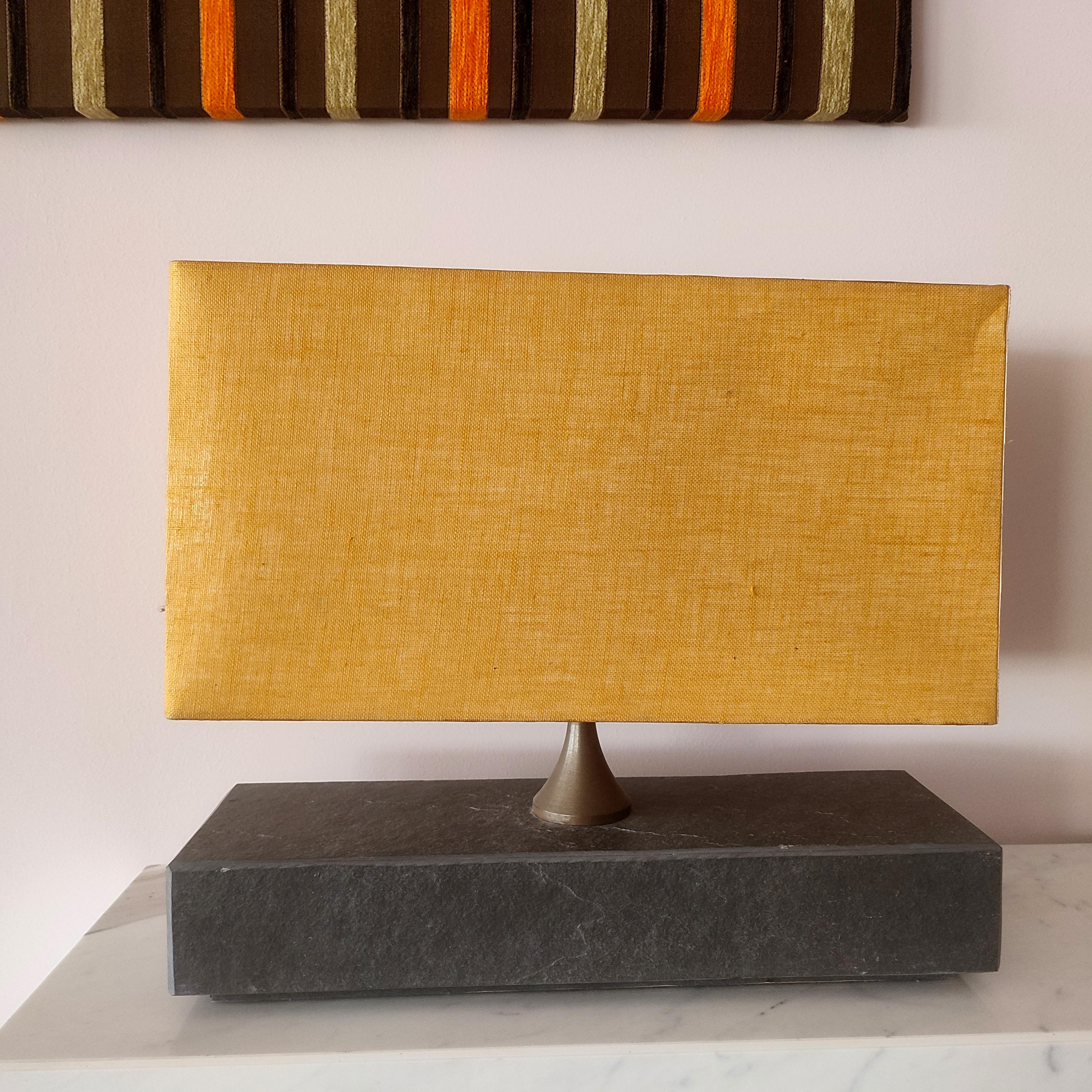 Natural Black Slate Natural Stone Lamp Modern Contemporary Design Made in Spain (Lampe en pierre naturelle en ardoise noire) Neuf - En vente à VALVERDE DEL MAJANO, CL