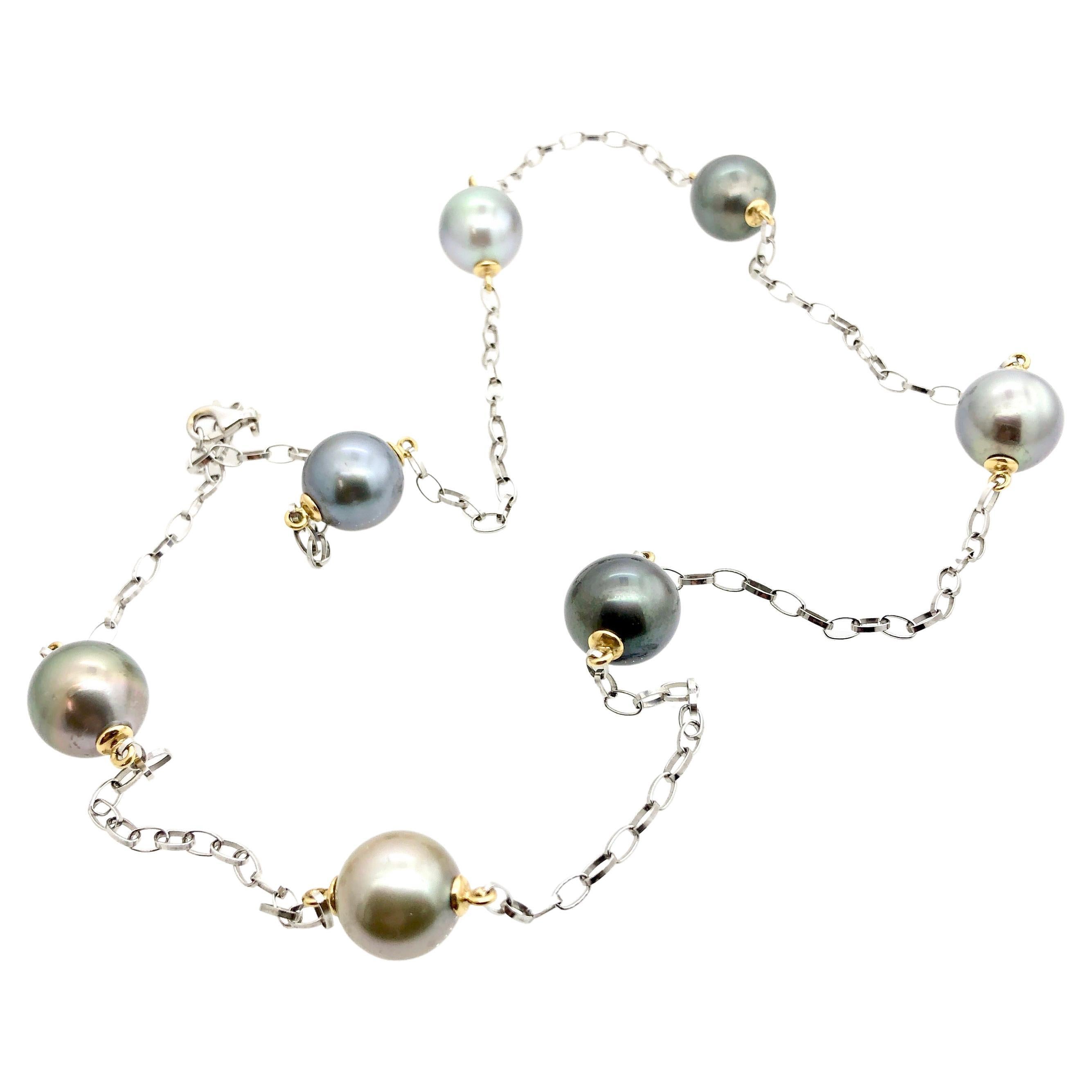 Contemporain Collier de perles naturelles noires de Tahiti sur or blanc en vente