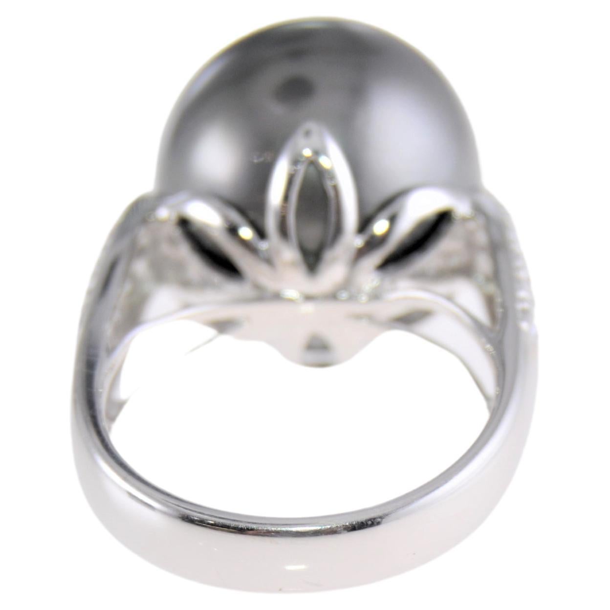 Natural Black Tahitian Pearl and Diamond Platinum Cocktail Ring In Excellent Condition For Sale In Long Beach, CA