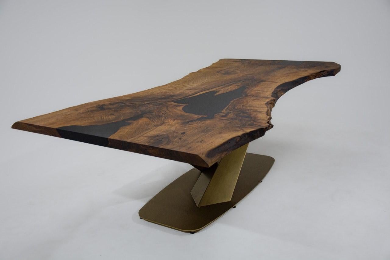 Organique Table en bois avec dalle de racines en noyer noir naturel en vente