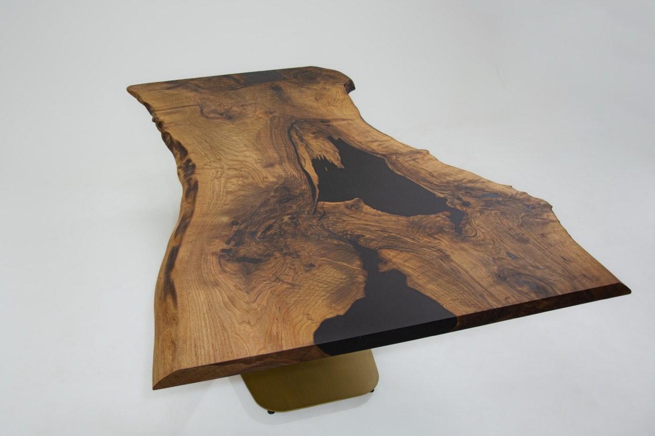 Sculpté à la main Table en bois avec dalle de racines en noyer noir naturel en vente