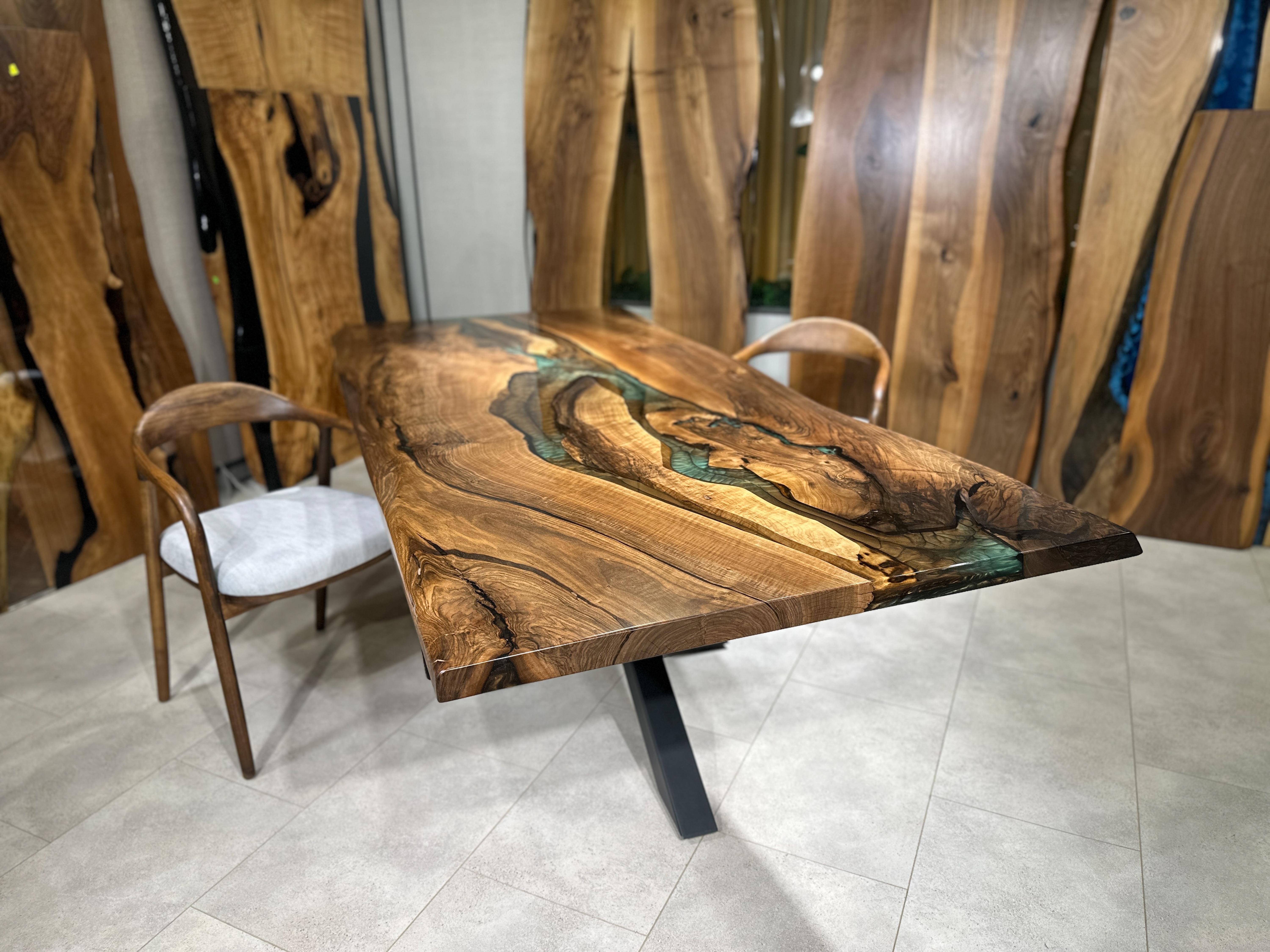 Natural Black Walnut Wood Brown Epoxy Resin Dining Table  For Sale 3