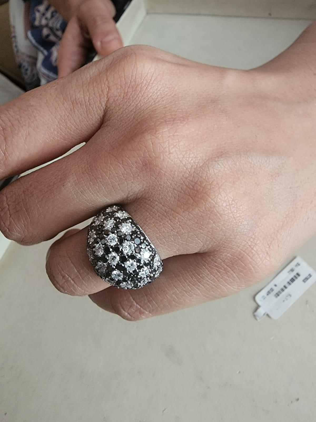 Natürlicher schwarz-weißer Diamant 4,73 Karat in 18k Gold 9,56 gms Ring im Zustand „Neu“ in jaipur, IN