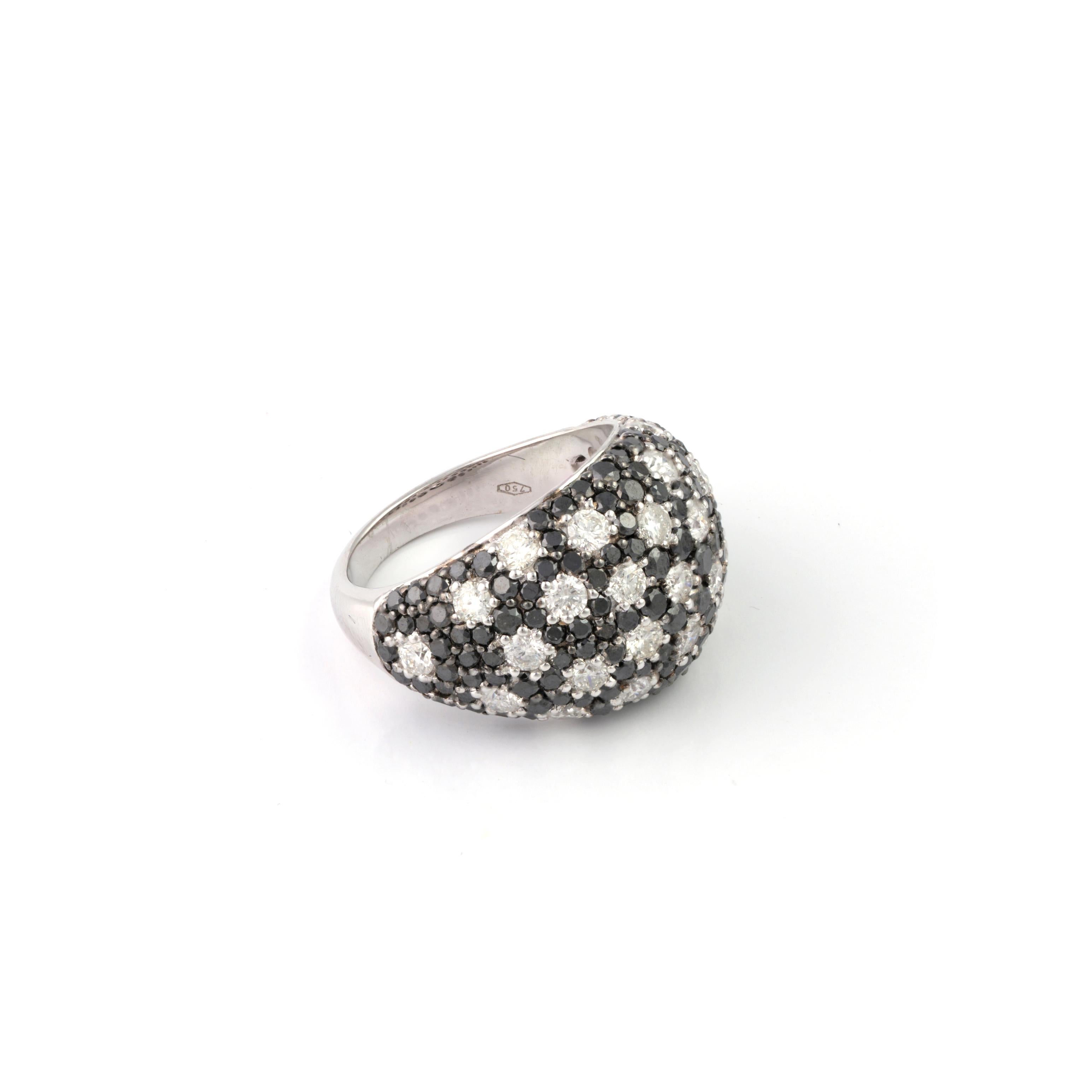 Natürlicher schwarz-weißer Diamant 4,73 Karat in 18k Gold 9,56 gms Ring Damen