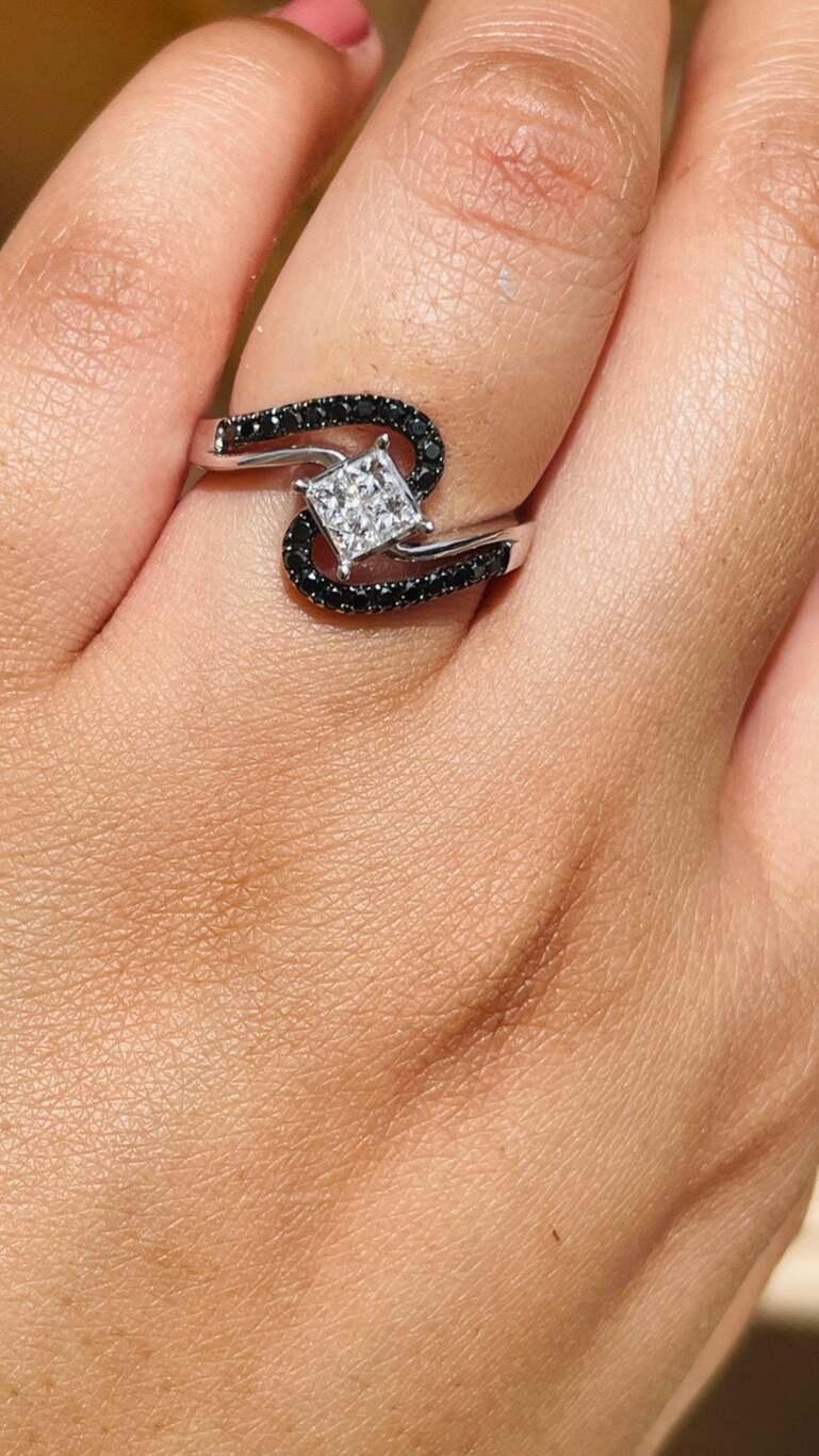 Im Angebot: Natürlicher Schwarz-Weiß-Diamant-Hochzeitsring, Geschenk für sie aus 18 Karat massivem Weißgold () 10