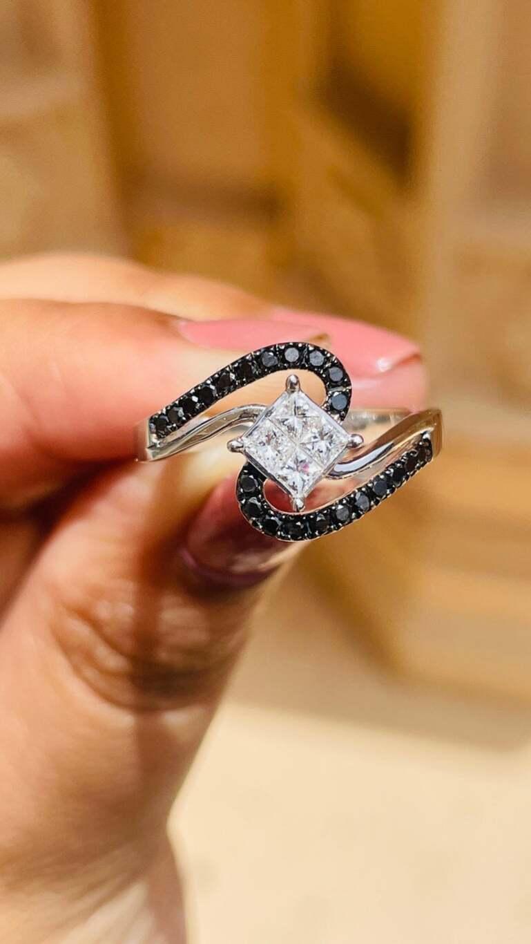 Im Angebot: Natürlicher Schwarz-Weiß-Diamant-Hochzeitsring, Geschenk für sie aus 18 Karat massivem Weißgold () 6