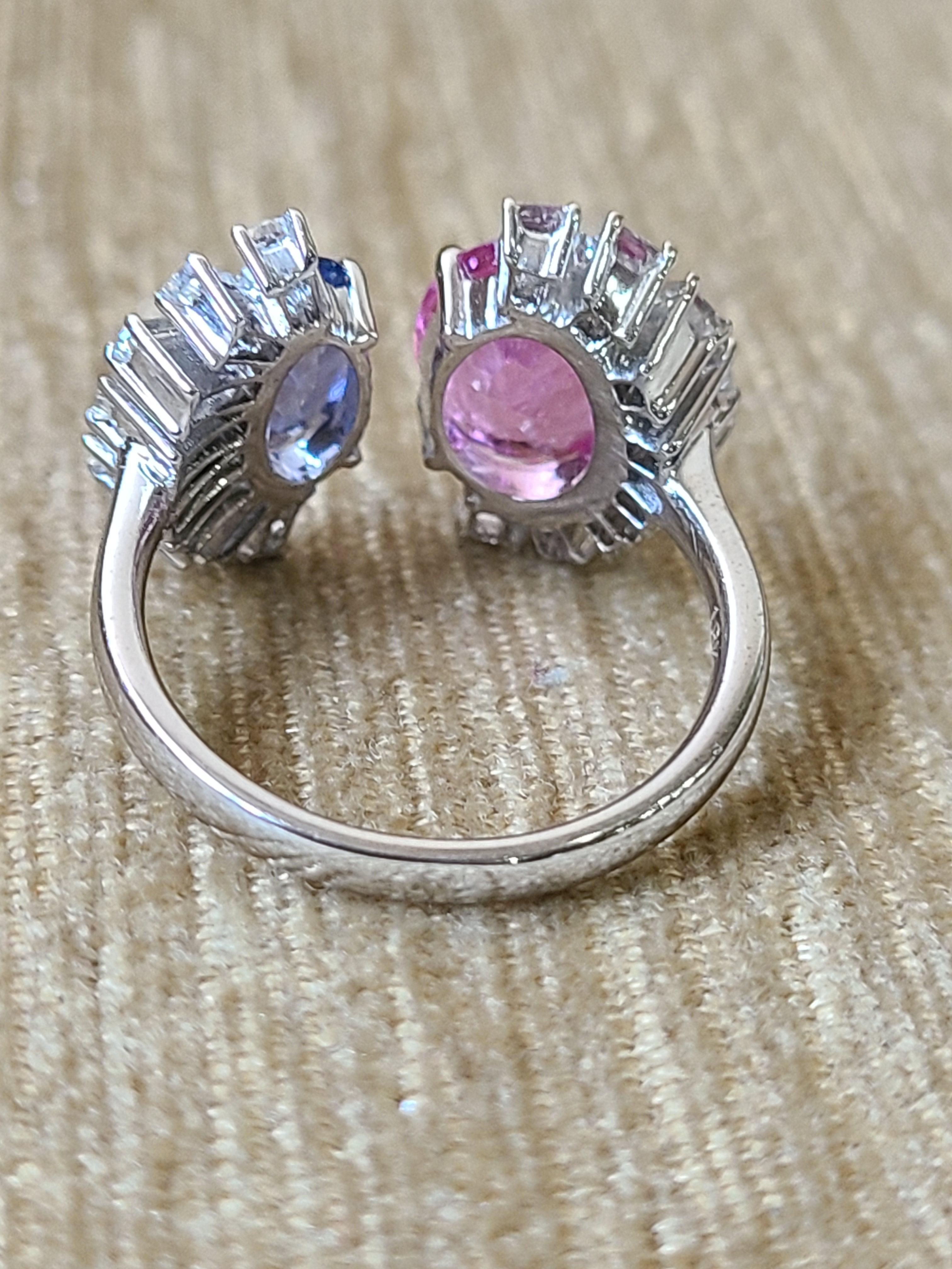Natural Blue and Pink Sapphire Ring Set in 18 Karat Gold with Diamonds In New Condition In Hong Kong, HK